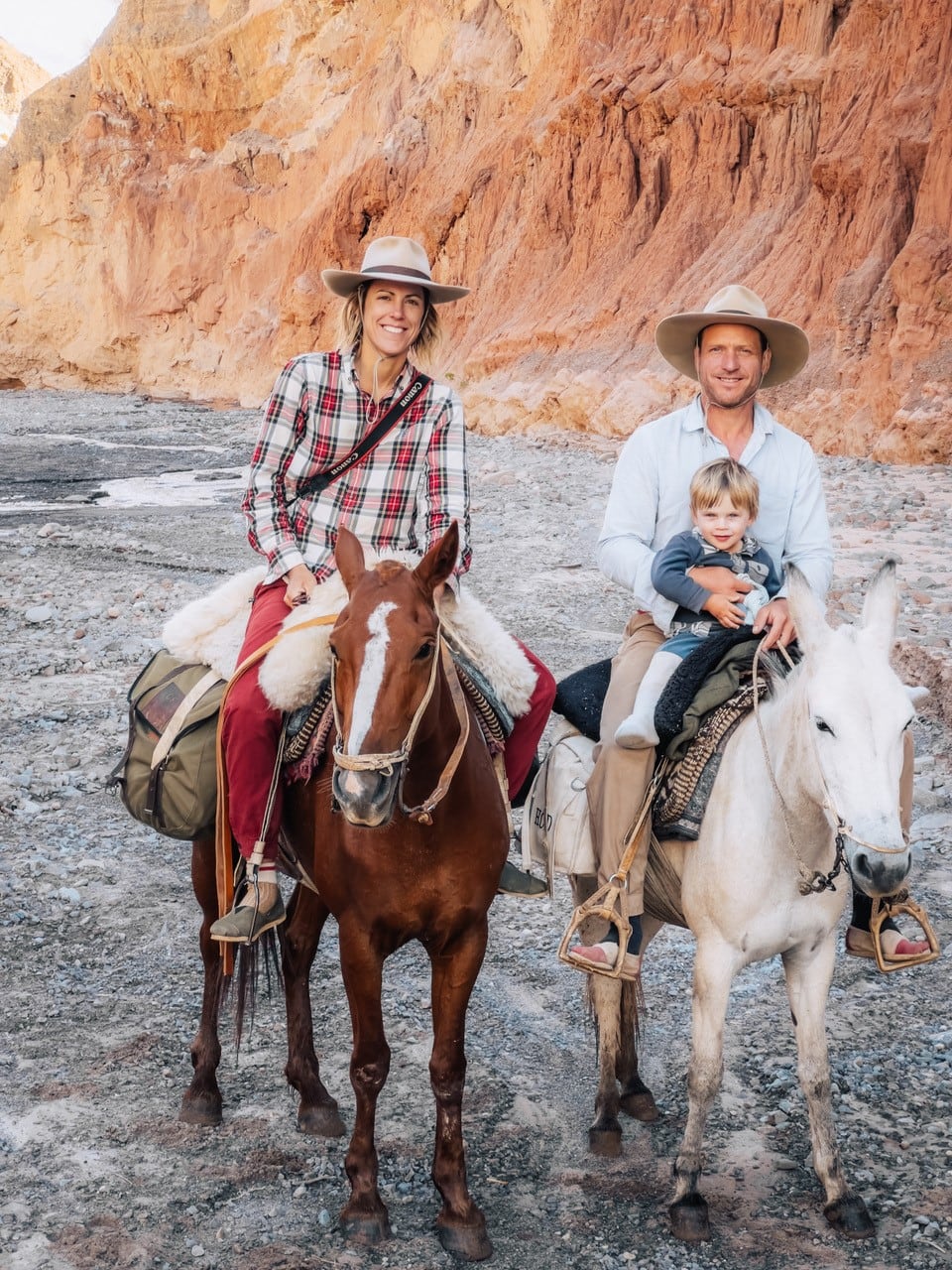 Con su pareja, Jesse Randall, y su hijo Pampa