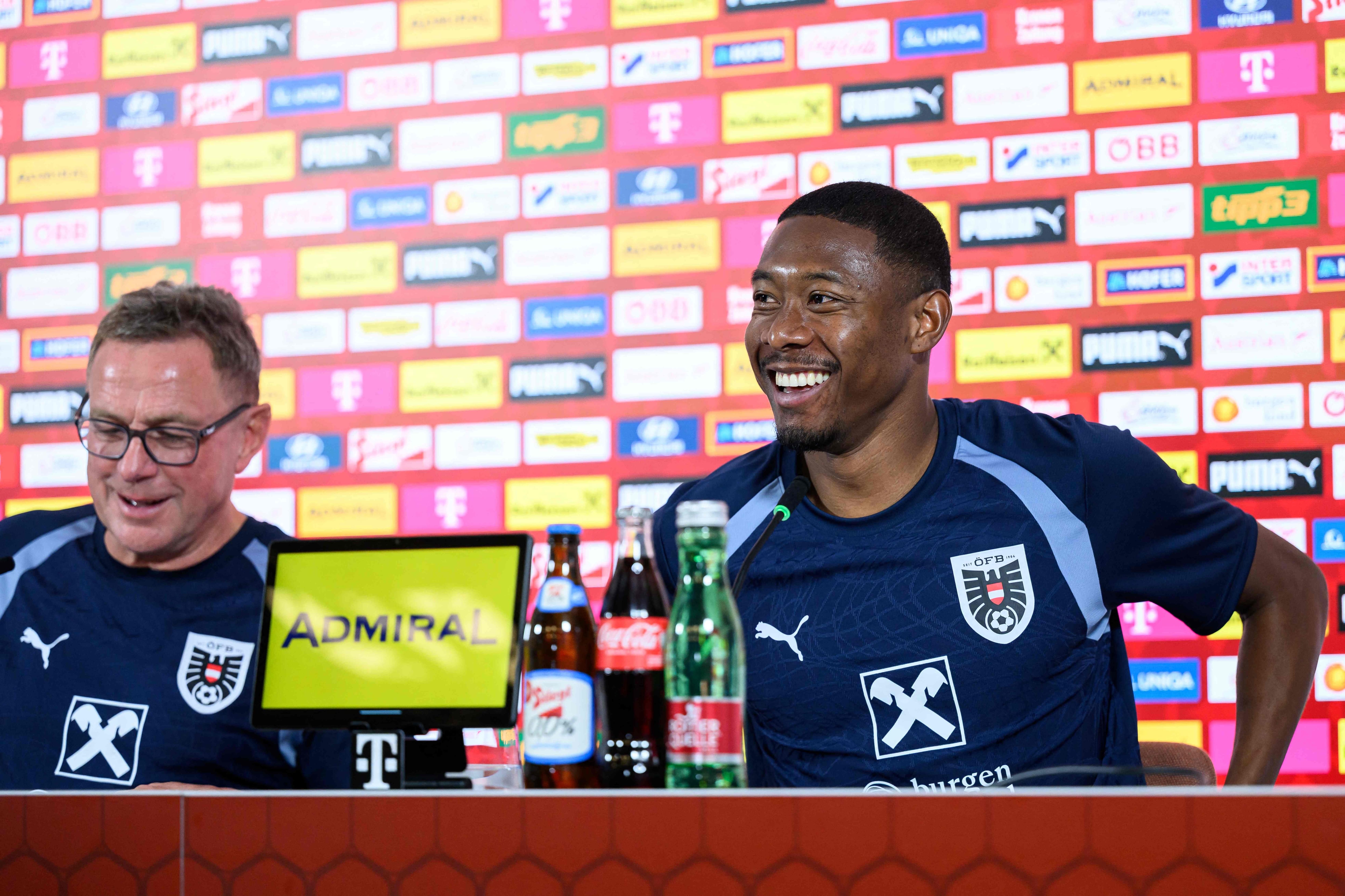 Ralf Ragnick (izquierda), entrenador de Austria, y David Alaba, el mejor futbolista de esa selección, que en la madrugada de este miércoles juega con Jordania