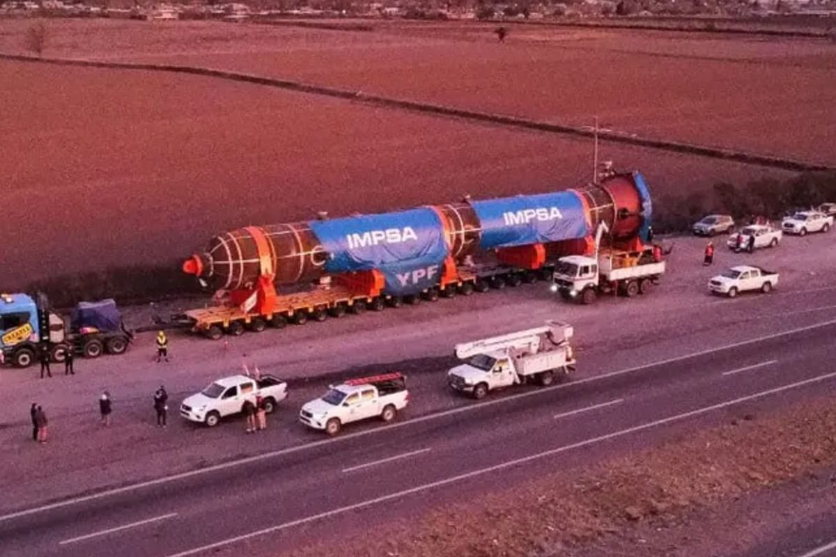 El megaoperativo siguió por la Ruta 7 hasta llegar a la Ruta 84 para arribar a la refinería de Luján