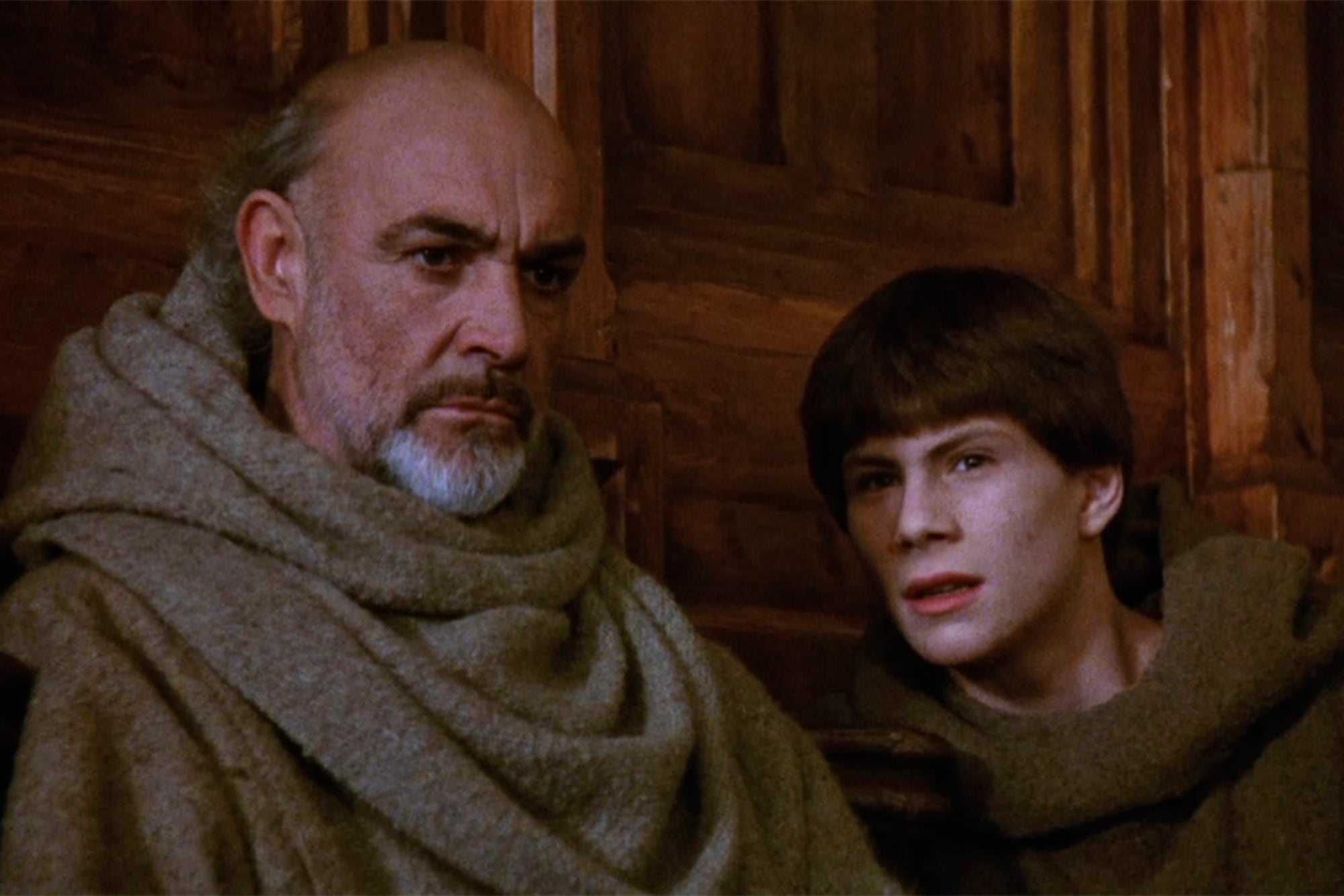 En la adaptación cinematográfica dirigida por Jean-Jaques Annaud, Sean Connery es el monje Guillermo de Baskerville y Christian Slater, el joven novicio
