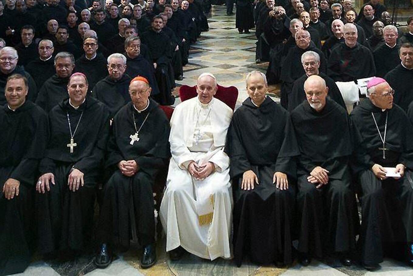 Alberto Bochatey durante la visita de Francisco a la Iglesia de San Agustín de Roma. Prevost era entonces el superior y Bochatey, prior, en agosto de 2013, cuando lo invitó a presidir la misa del Capítulo General de los agustinos