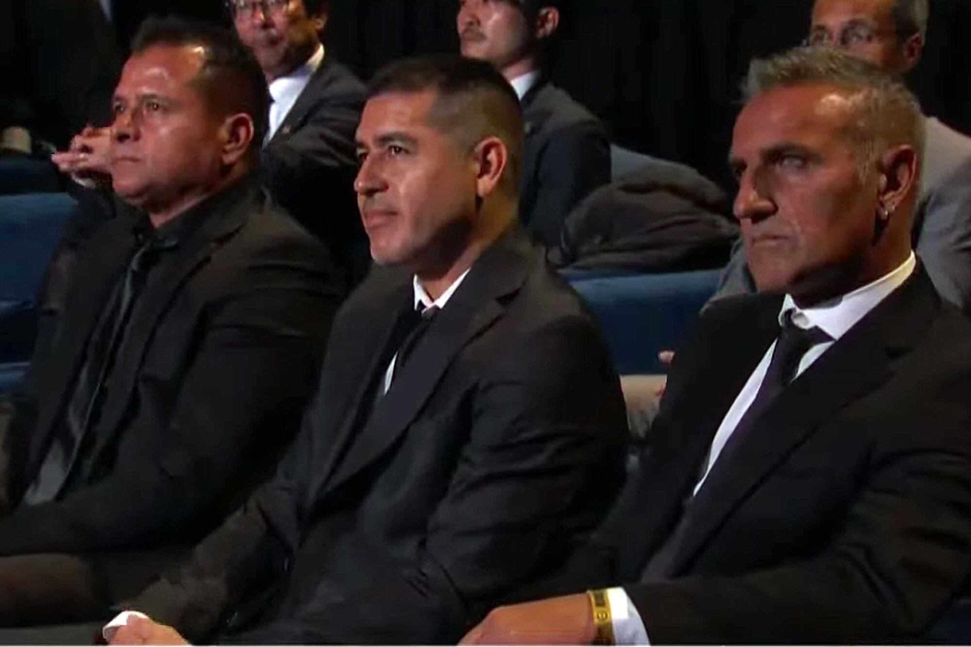 Juan Román Riquelme, con Delgado y Cascini, en el sorteo del Mundial de Clubes
