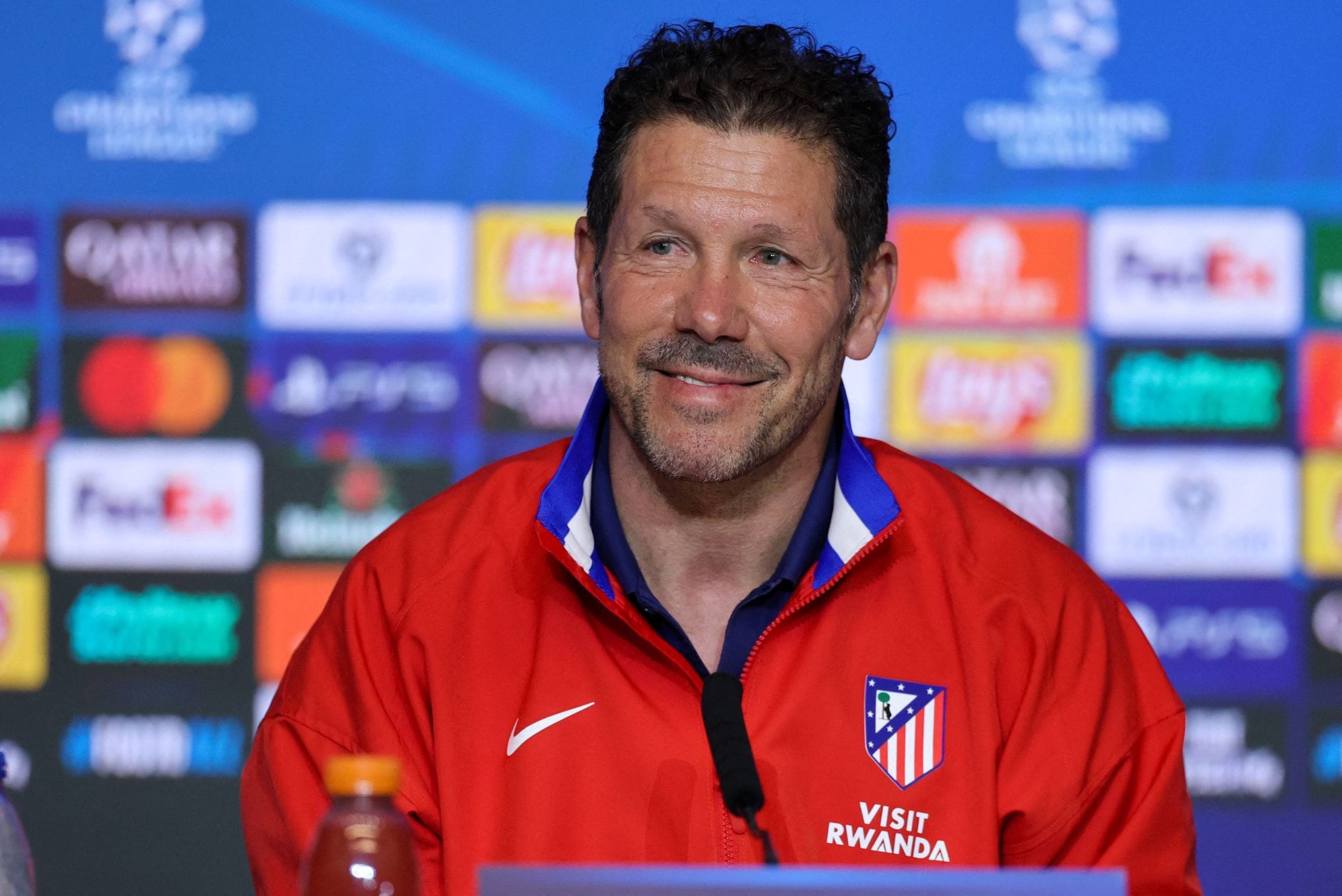 Diego Simeone, DT de Atlético de Madrid, durante la conferencia previa a la revancha con Brujas
