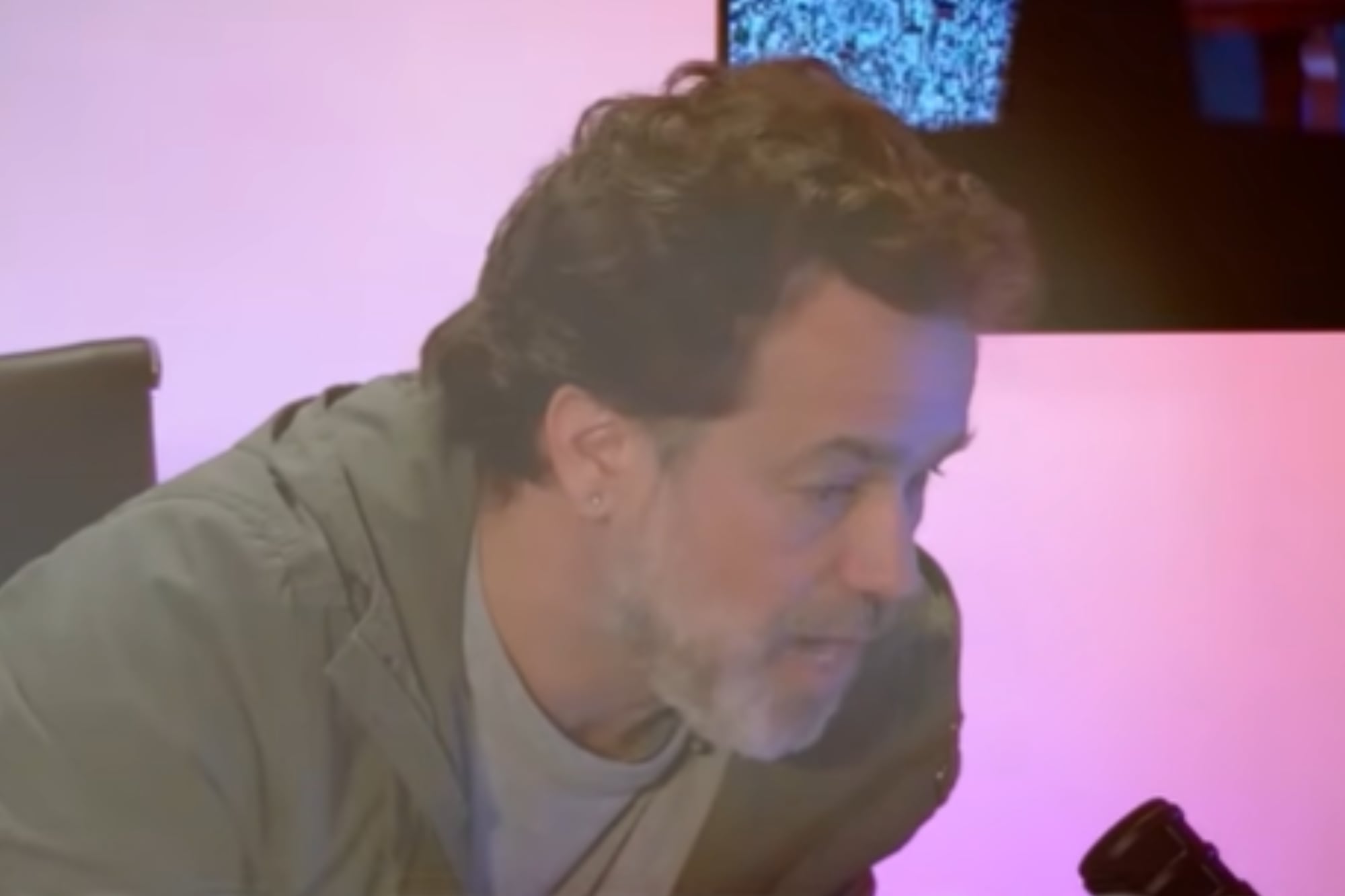 Gastón Pauls prestó su voz para el video del homenaje a Ernestina Pais en los Martín Fierro de Radio (Foto: Captura)