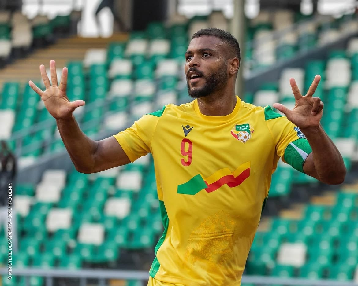 Steve Mounié juega en la selección de Benín desde 2015, anotando 23 goles en 68 partidos.
