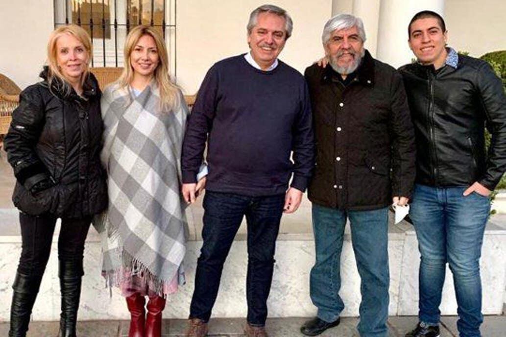 Liliana Zulet, Fabiola Yañez, Alberto Fernández, Hugo Moyano y su hijo Jerónimo Moyano, durante la pandemia