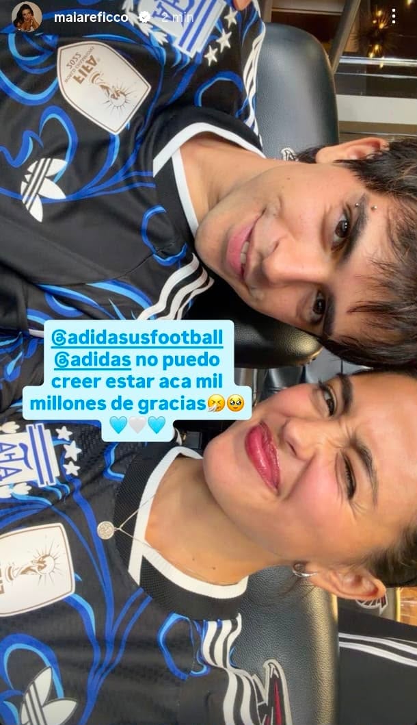 La actriz Maia Reffico, la novia de Franco Colapinto, alentó a La Scaloneta junto a su hermano Joaco desde la tribuna de Atlanta
