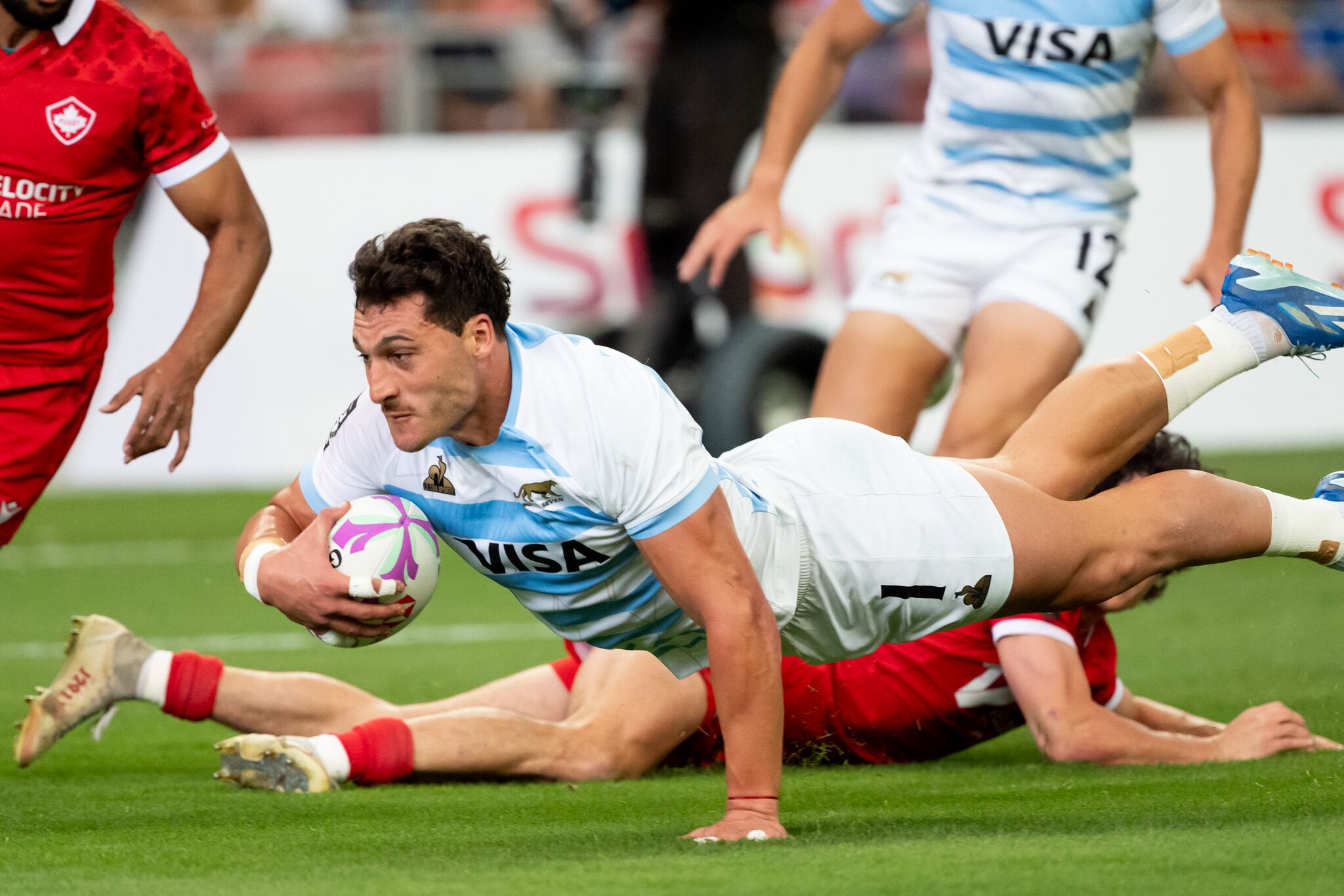 Rodrigo Isgró vuela al try ante Canadá, en el Seven de Singapur