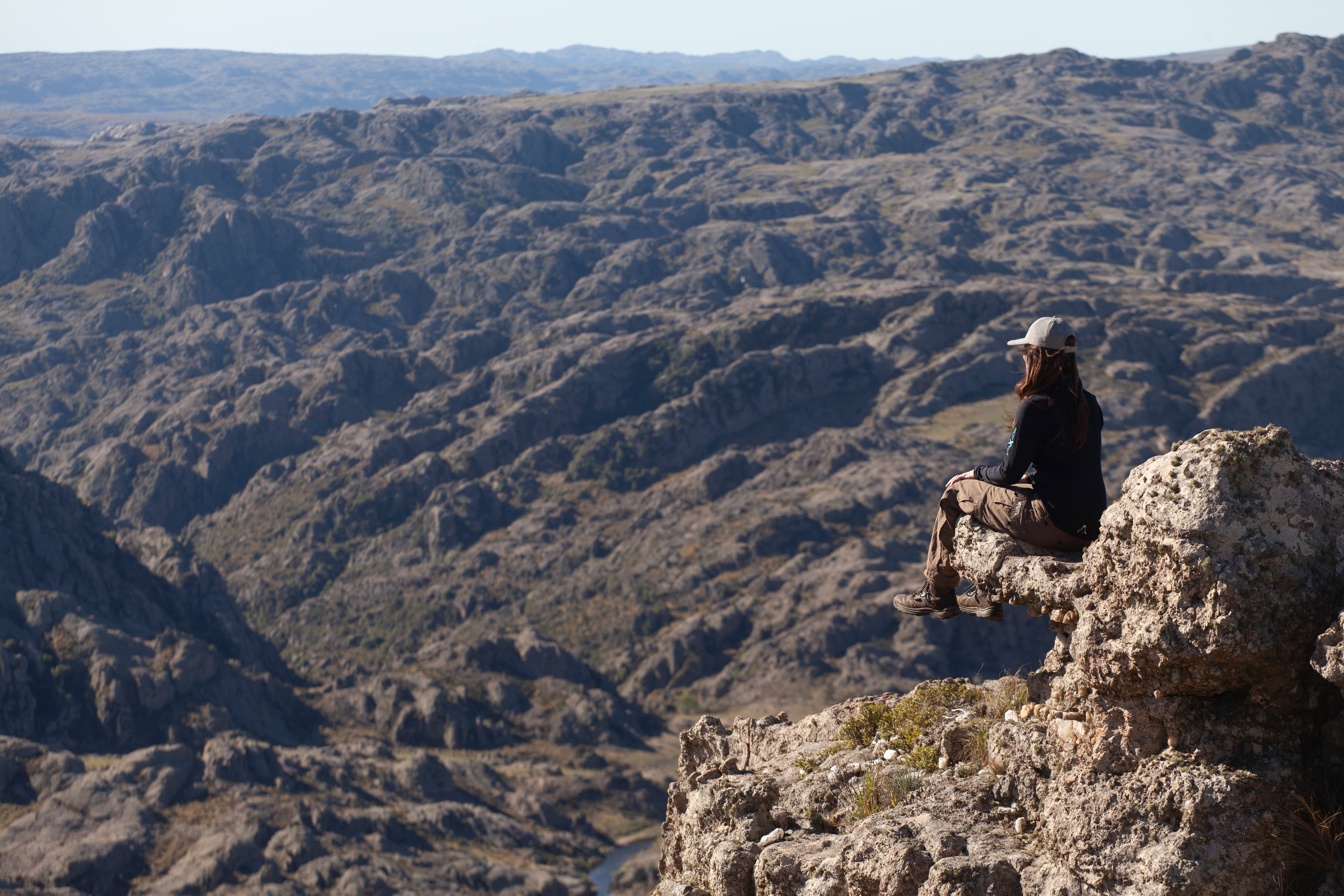 Un alto en medio del trekking con vista imponente