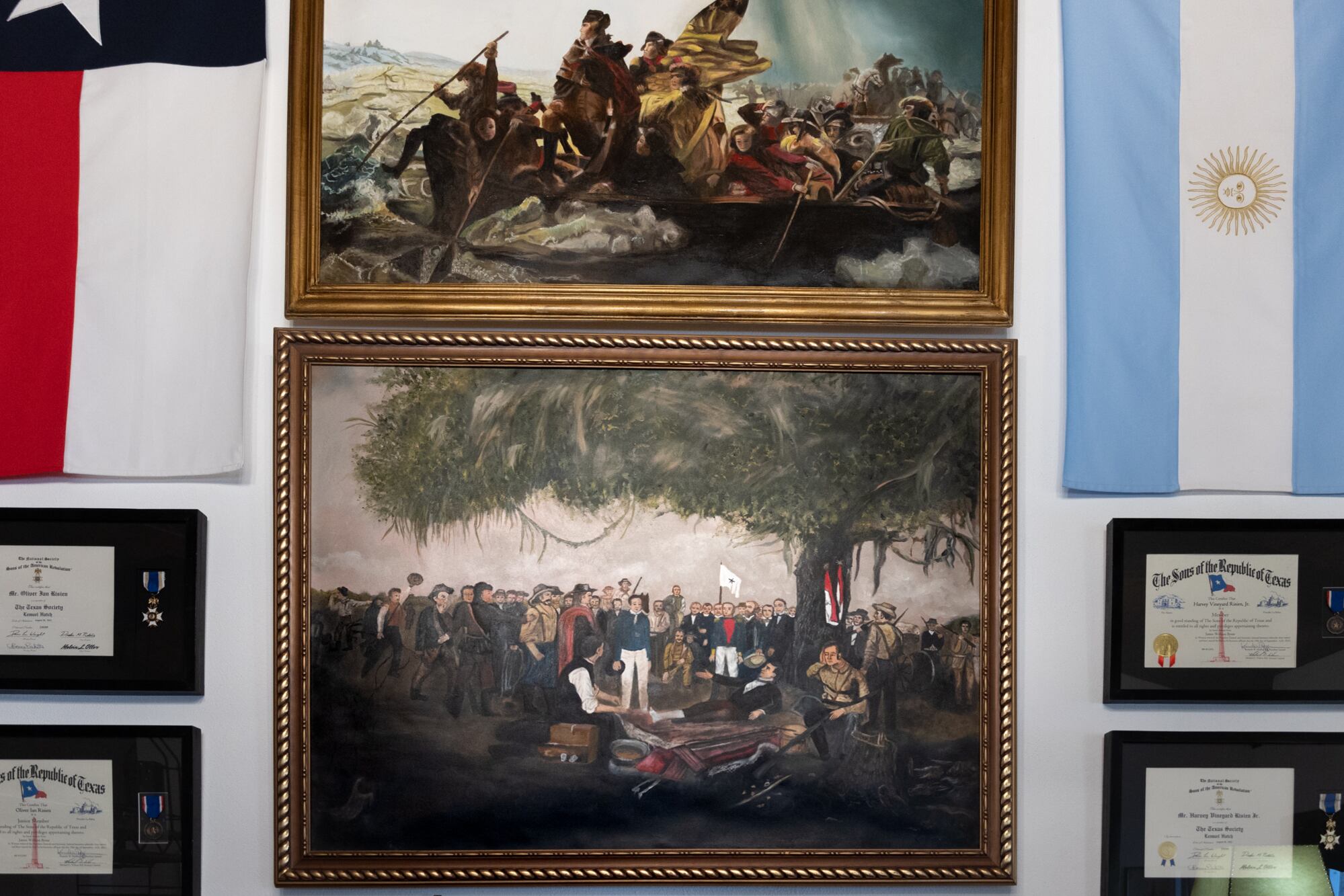 Harvey tiene una pared de la casa dedicada a las proezas de sus antepasados.