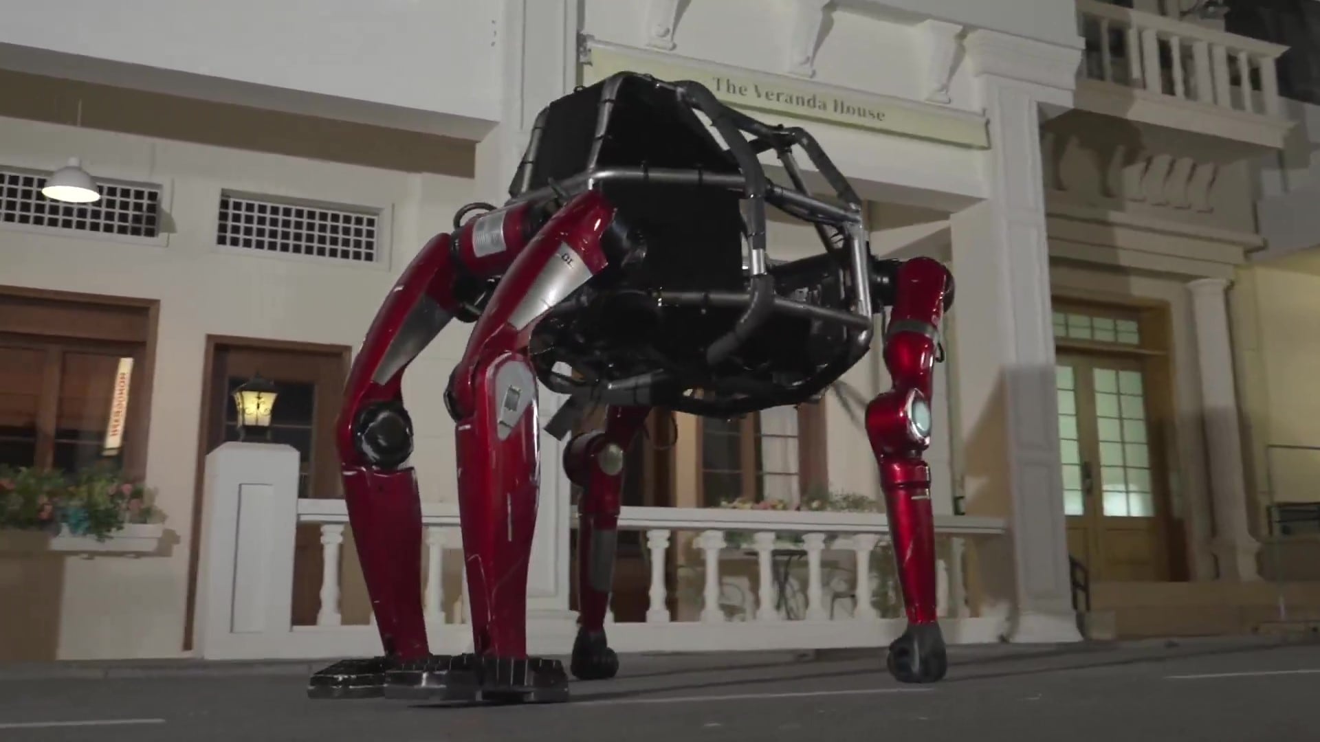 El Unitree GD01 es un robot bípedo que se puede transformar en cuadrúpedo