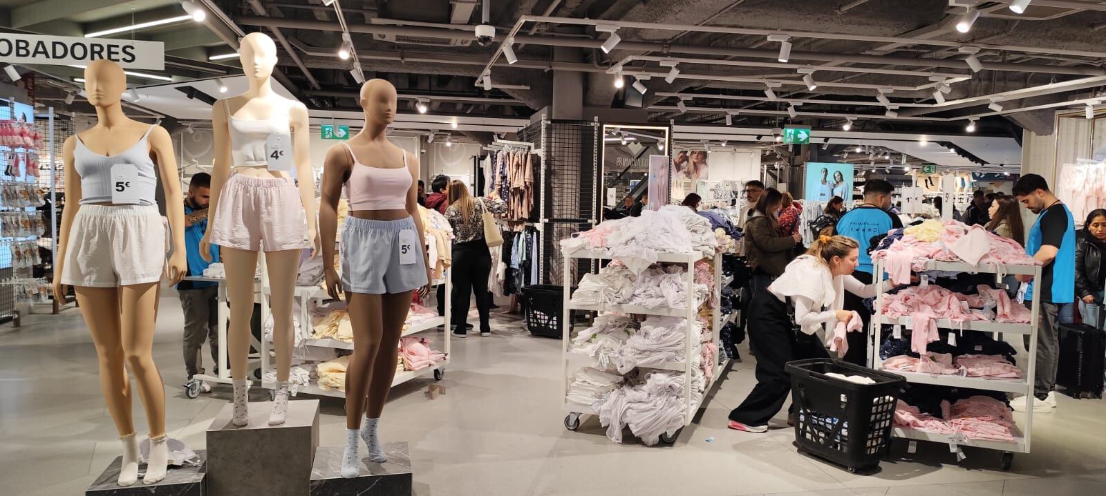 Los precios de la ropa de algodón son muy bajos y los de jeans van entre los ocho y los 29 euros.