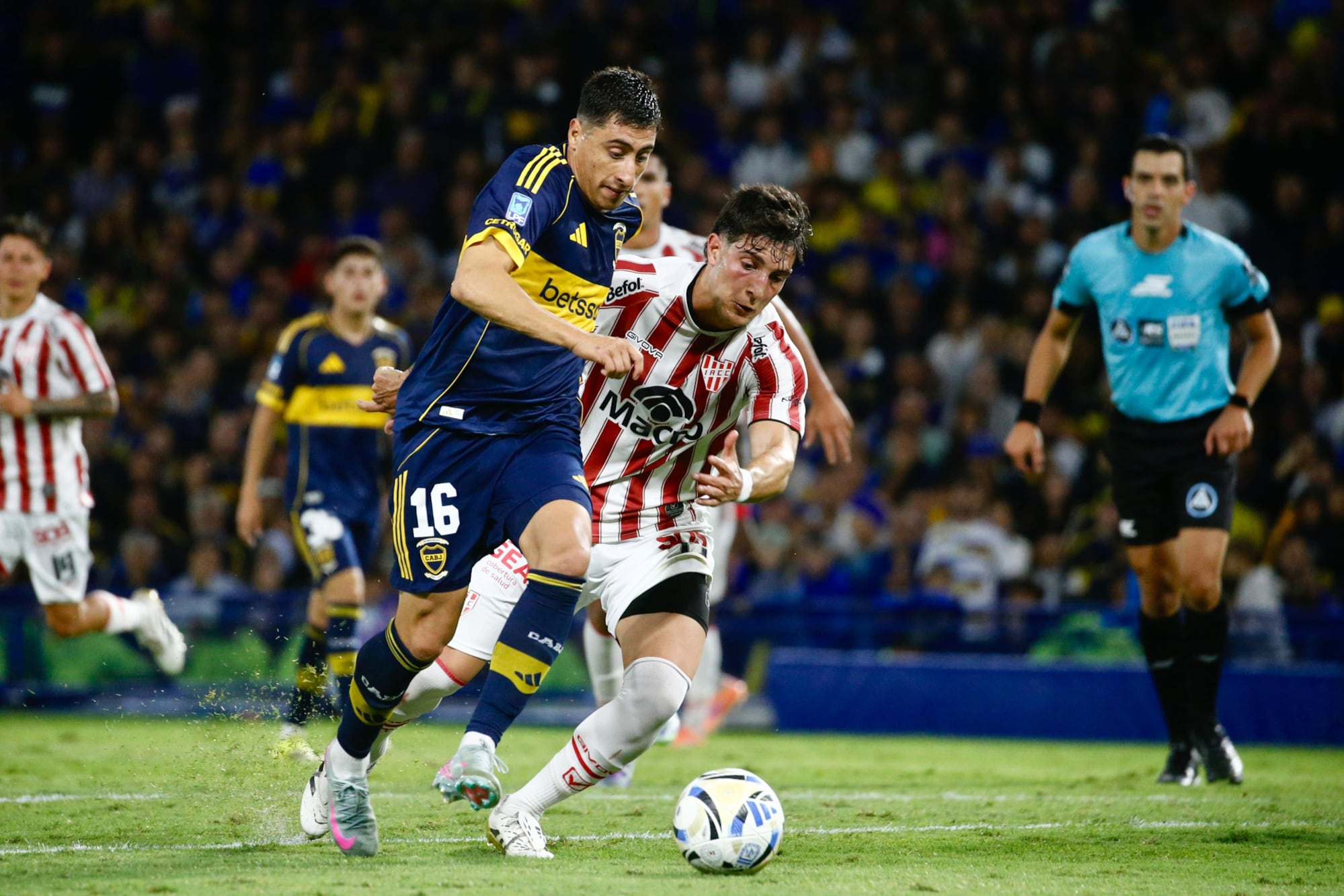 Boca e Instituto se enfrentan este viernes en Córdoba; ambos equipos ganaron sus últimos tres partidos