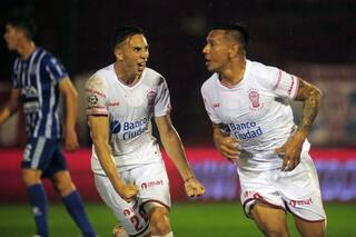 Huracán venció a Godoy Cruz y es el único escolta de Racing