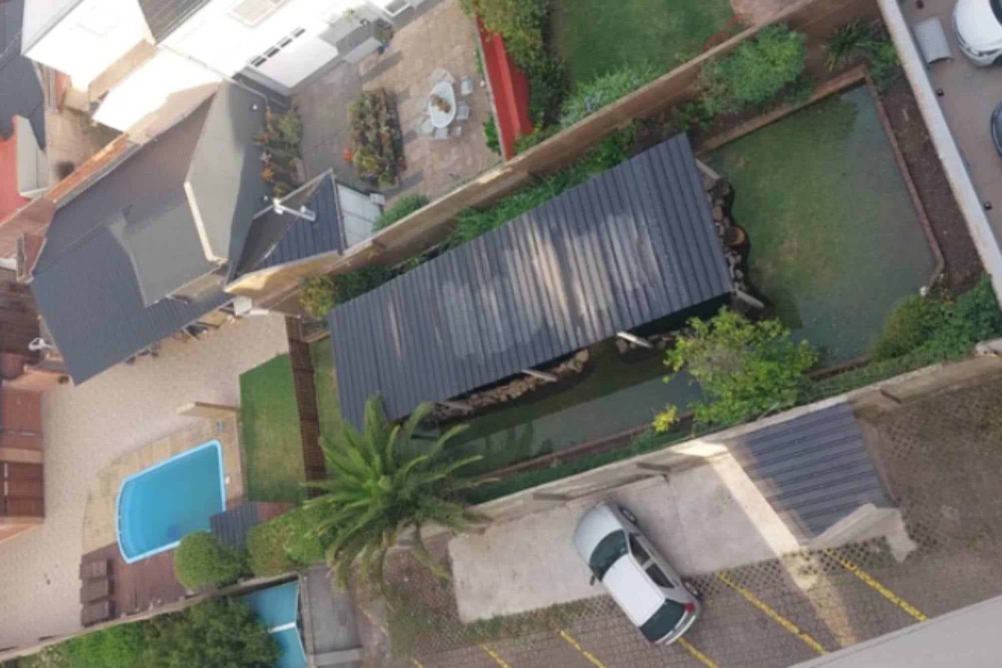 Habló la mujer que armó un acuario en su casa que provoca filtraciones y genera quejas de los vecinos