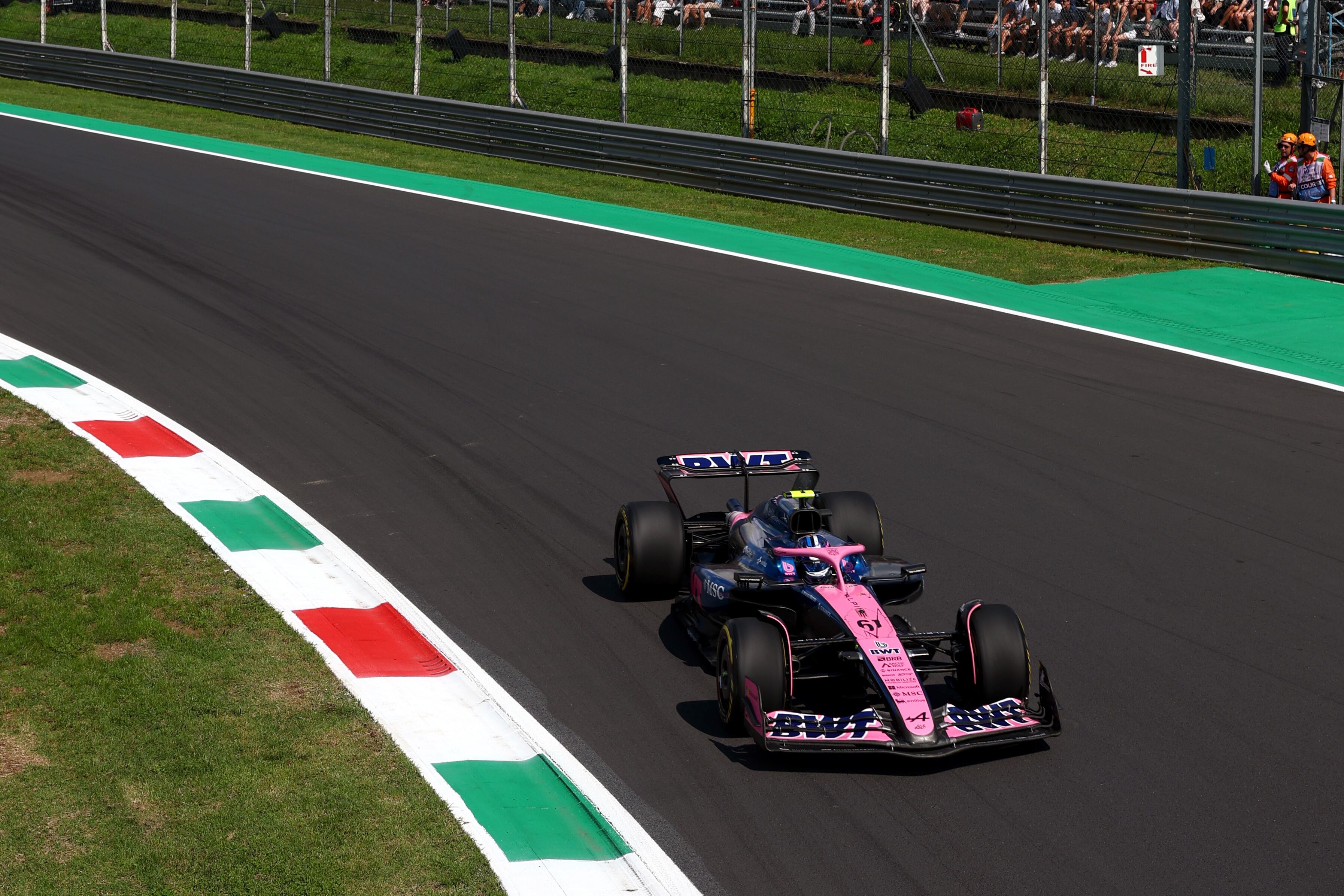 El estonio Paul Aron, con el Alpine de Franco Colapinto en la primera práctica en el circuito de Monza