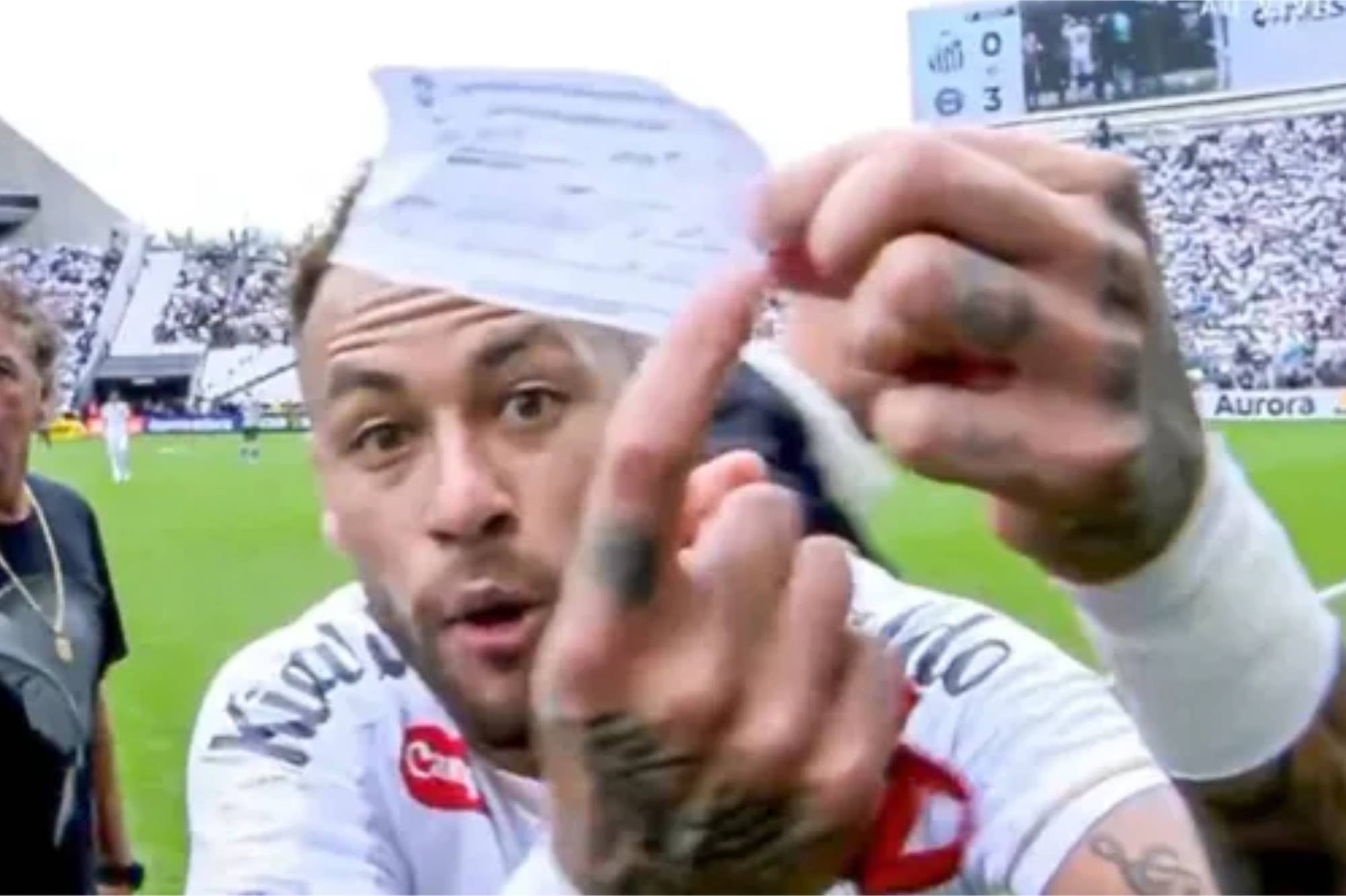 Neymar protagonizó un insólito error en Brasil: lo sacaron del partido por equivocación y enfureció.