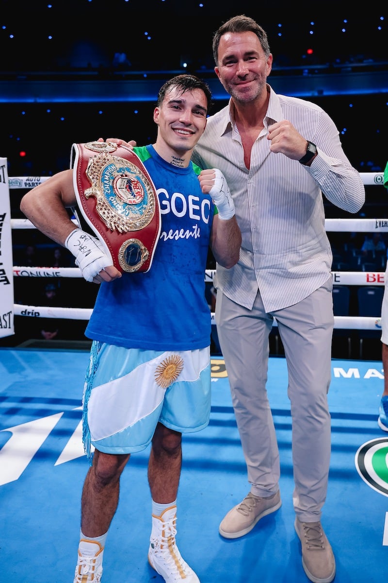 Alan Chaves, junto a Eddie Hearns