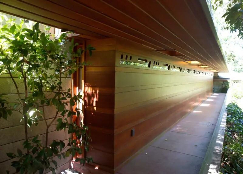 Wright creía en usar materiales locales que ayudaran a la casa a integrarse con el paisaje