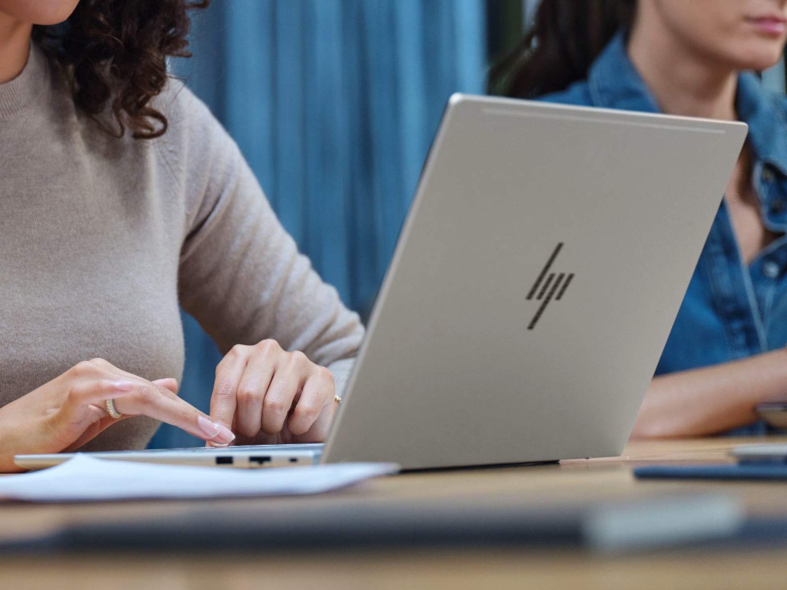 Una notebook EliteBook 6 G2q de HP