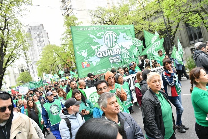 Los afiliados de ATE, en la movilización que complementó el paro de este miércoles