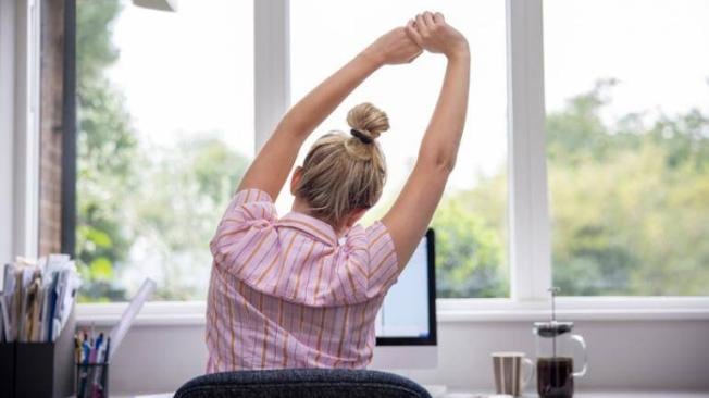 Las pausas activas pueden durar pocos minutos y hacerse en distintos momentos del día, incluso sin cambiarse de ropa ni usar equipamiento