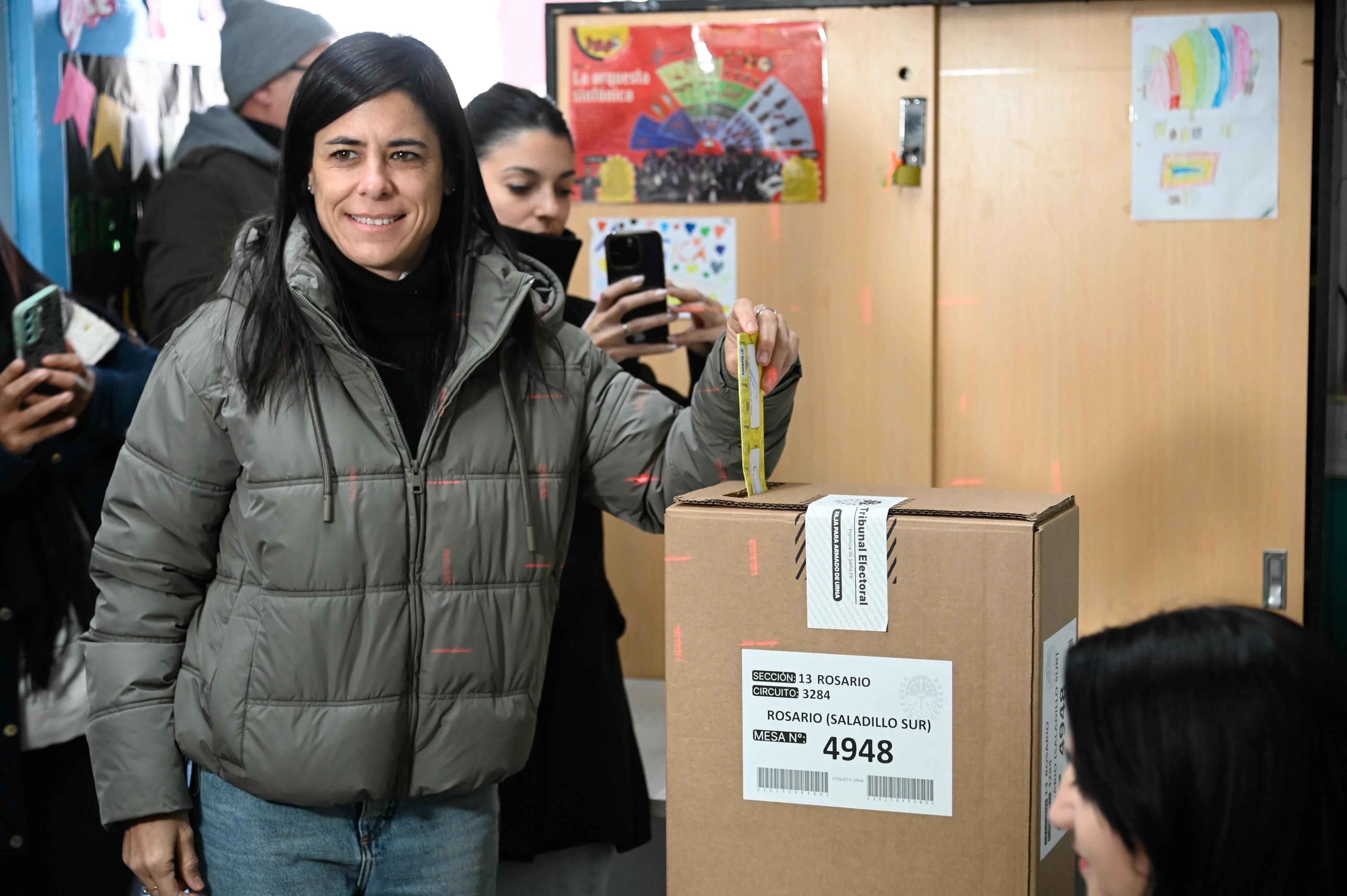 Elecciones en Santa Fe, Rosario se vota para concejal. Vota Carolina Labayru candidata oficialista.