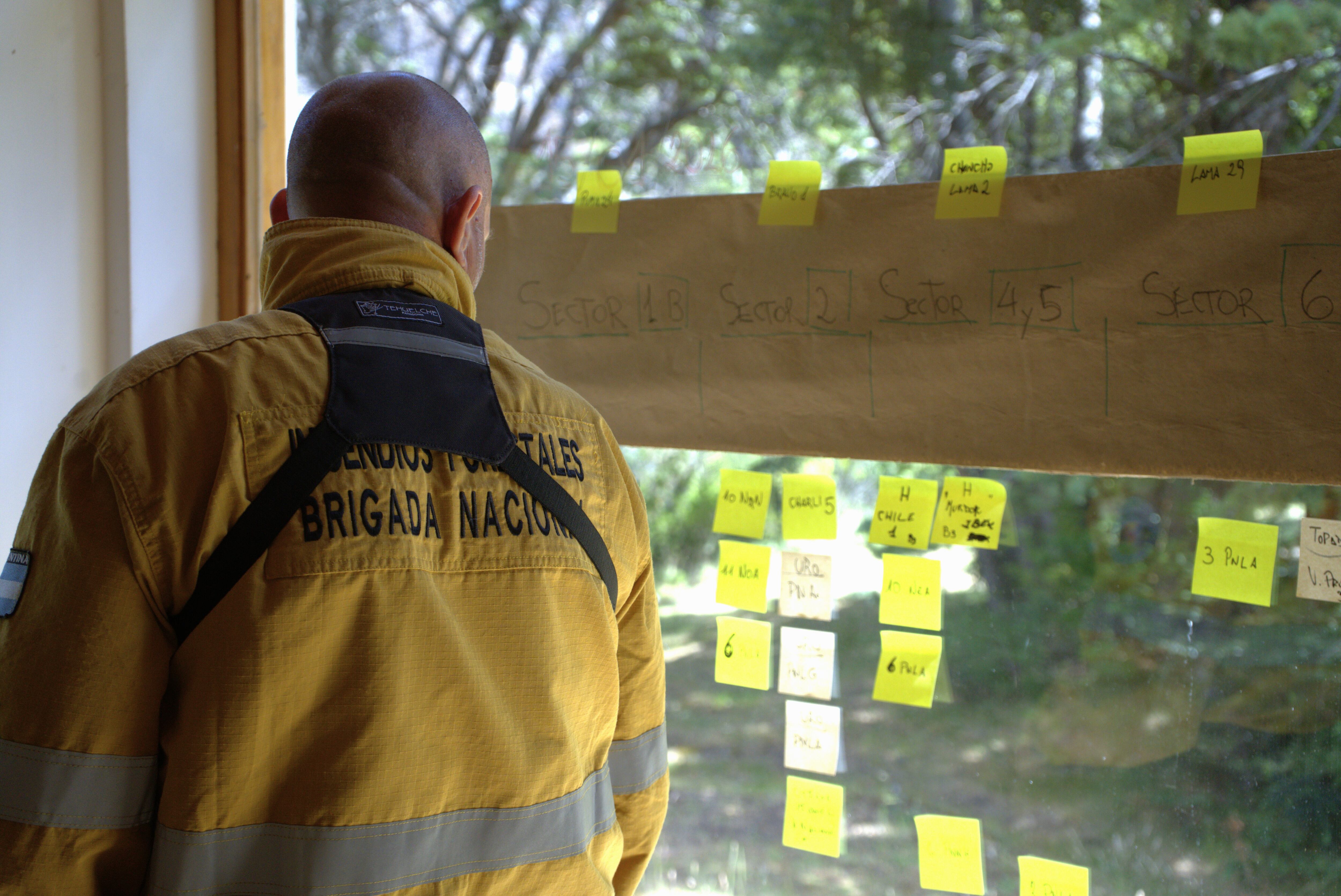El incendio en el parque Los Alerces fue dividido en 6 sectores para su combate