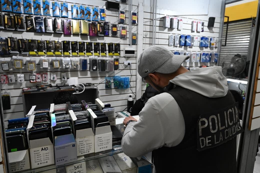 Detectaron una galería en el conurbano donde se comercializaban celulares robados en recitales realizados en la ciudad