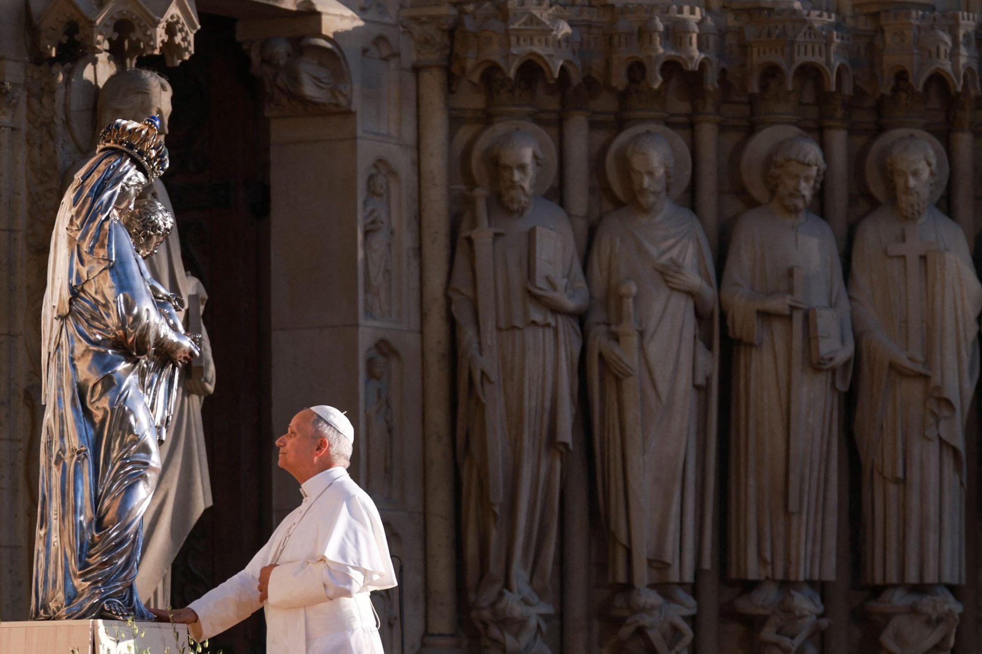 El papa León XIV durante su visita a Notre Dame