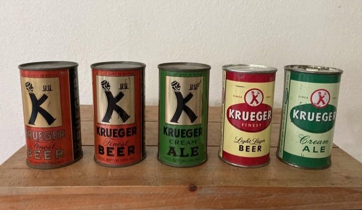 Latas de Krueger’s Cream Ale, una de las primeras cervezas comercializadas en envase metálico en 1935