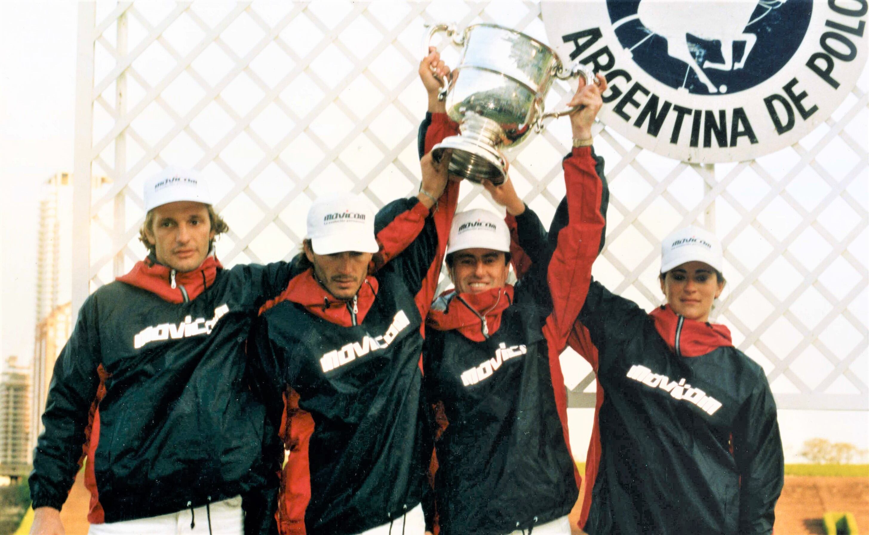 Lolo Castagnola en 1997, su primer título en la Copa República, jugando por La Dolfina. Con Adolfito Cambiaso, Guillermo Caset y Marianela Castagnola