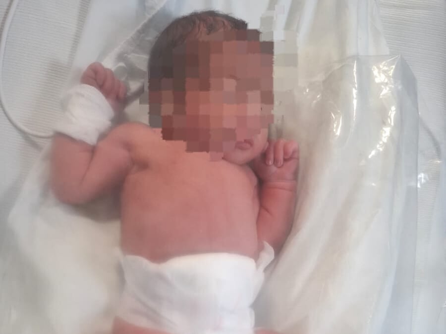 Una bebé recién nacida fue rescatada de un cesto de basura en San Martín