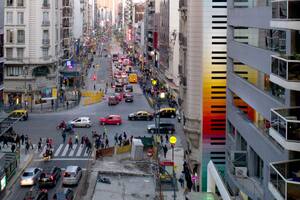 Arte urbano. ¿Quién pintó el piano multicolor a pasos de Corrientes y Callao?