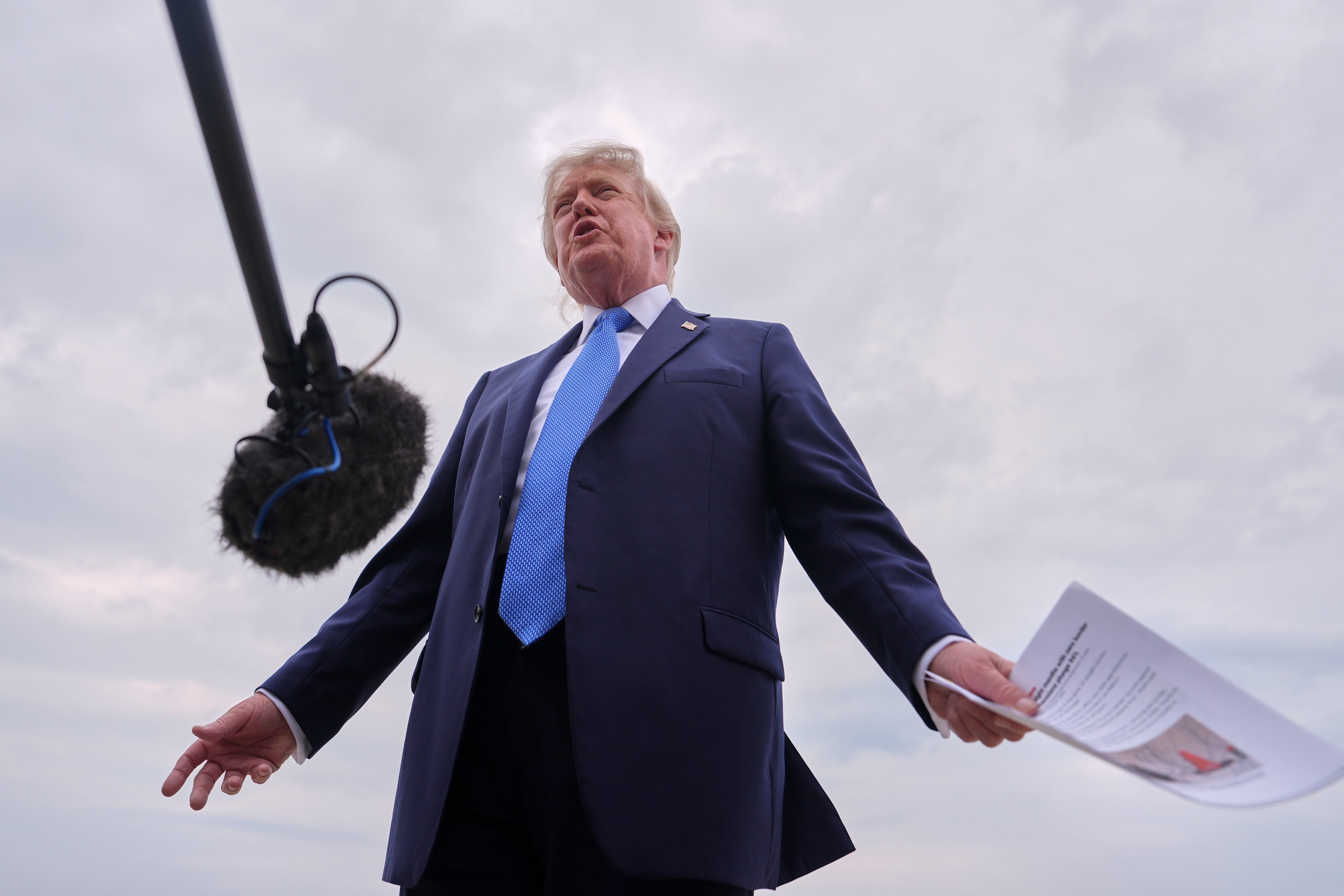 Donald Trump dijo que “pronto” declarará el estrecho de Ormuz como territorio de Estados Unidos