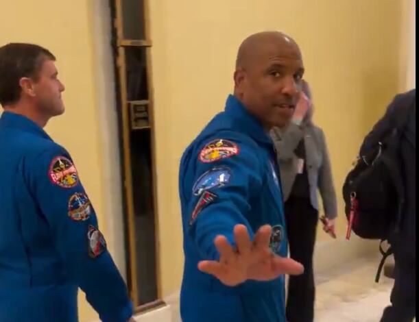 Un hombre increpó a la tripulación de la misión Artemis II en el Capitolio: “Dejen de mentir, nunca fueron al espacio”