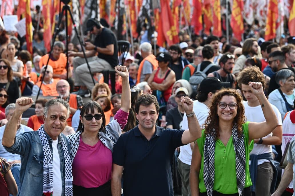La izquierda hizo un acto en Plaza de Mayo y llamó a “poner en pie una alternativa que supere al peronismo”