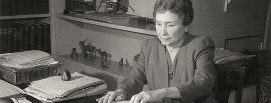 Helen Keller, escritora y conferencista: “La seguridad es más que nada una superstición. La vida es una aventura atrevida o no es nada”