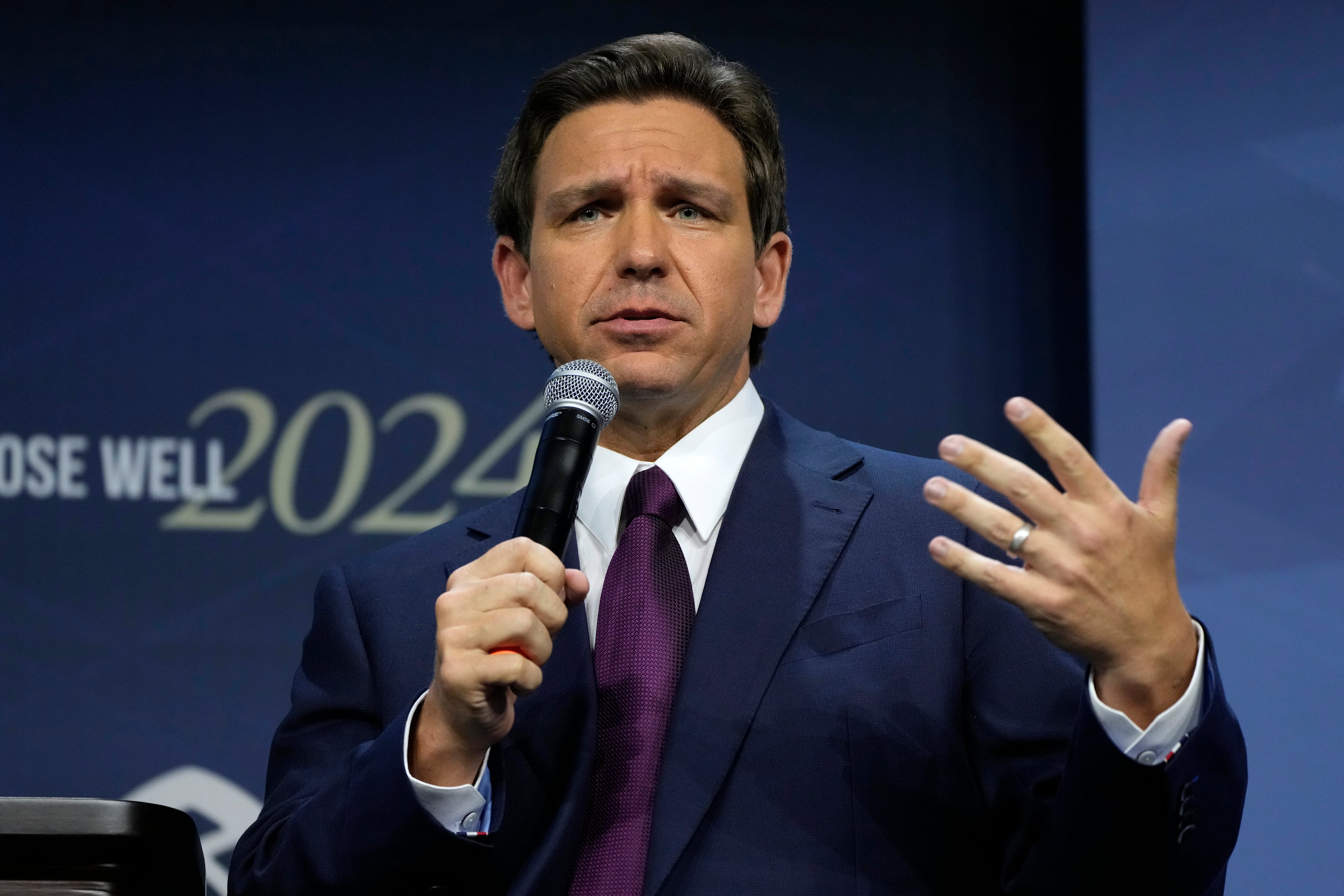 DeSantis contra la IA, en vivo: el gobernador de Florida busca penalizar su uso en las escuelas