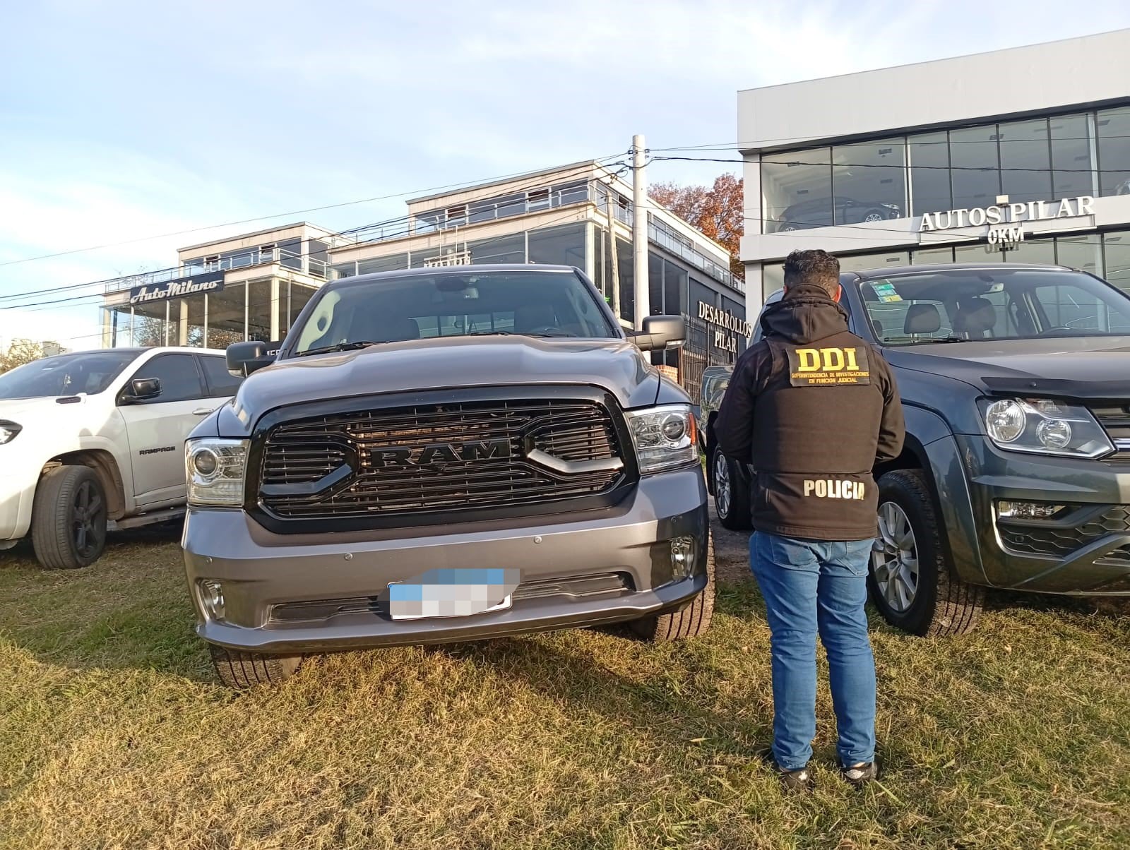Denunciaron por estafas a una concesionaria de Pilar: pagaron en dólares autos que nunca les fueron entregados