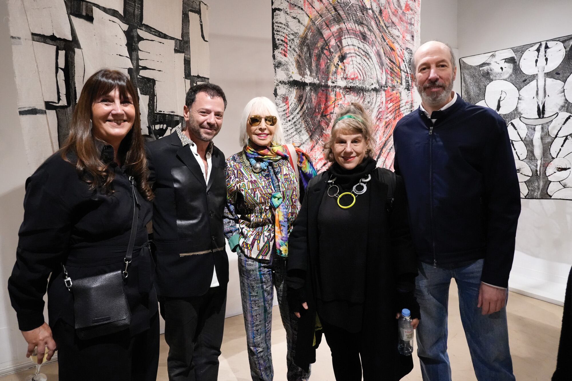 Carla Beretta, Marta Minujín, Alicia Herrero y Eduardo Santiere sonríen junto a Churba. “Siempre quise contar algo más que una remera o un pantalón