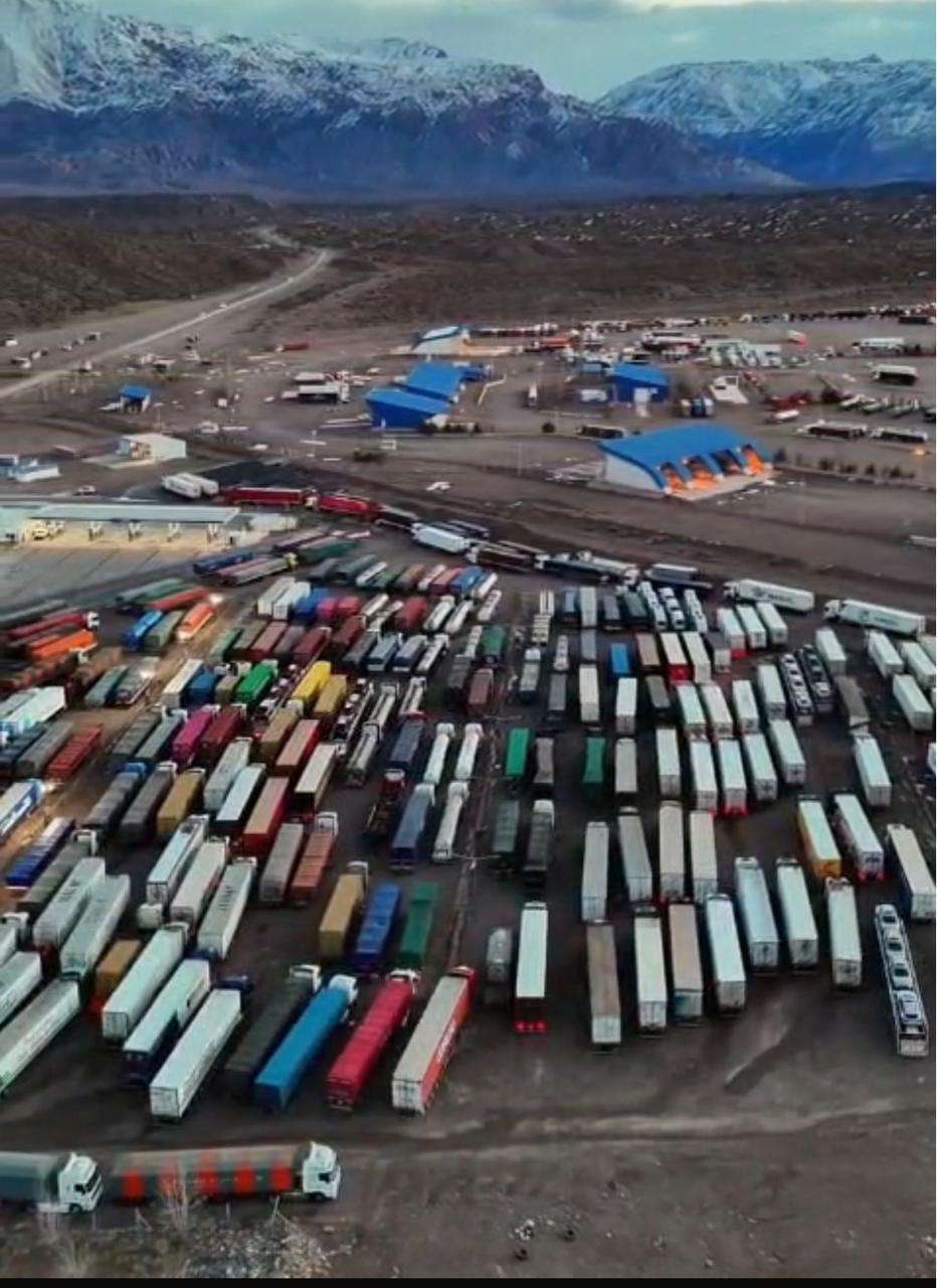 Casi 3.000 camiones habían quedado varados del lado mendocino por la nevada que obligó al cierre del paso Cristo Redentor a Chile