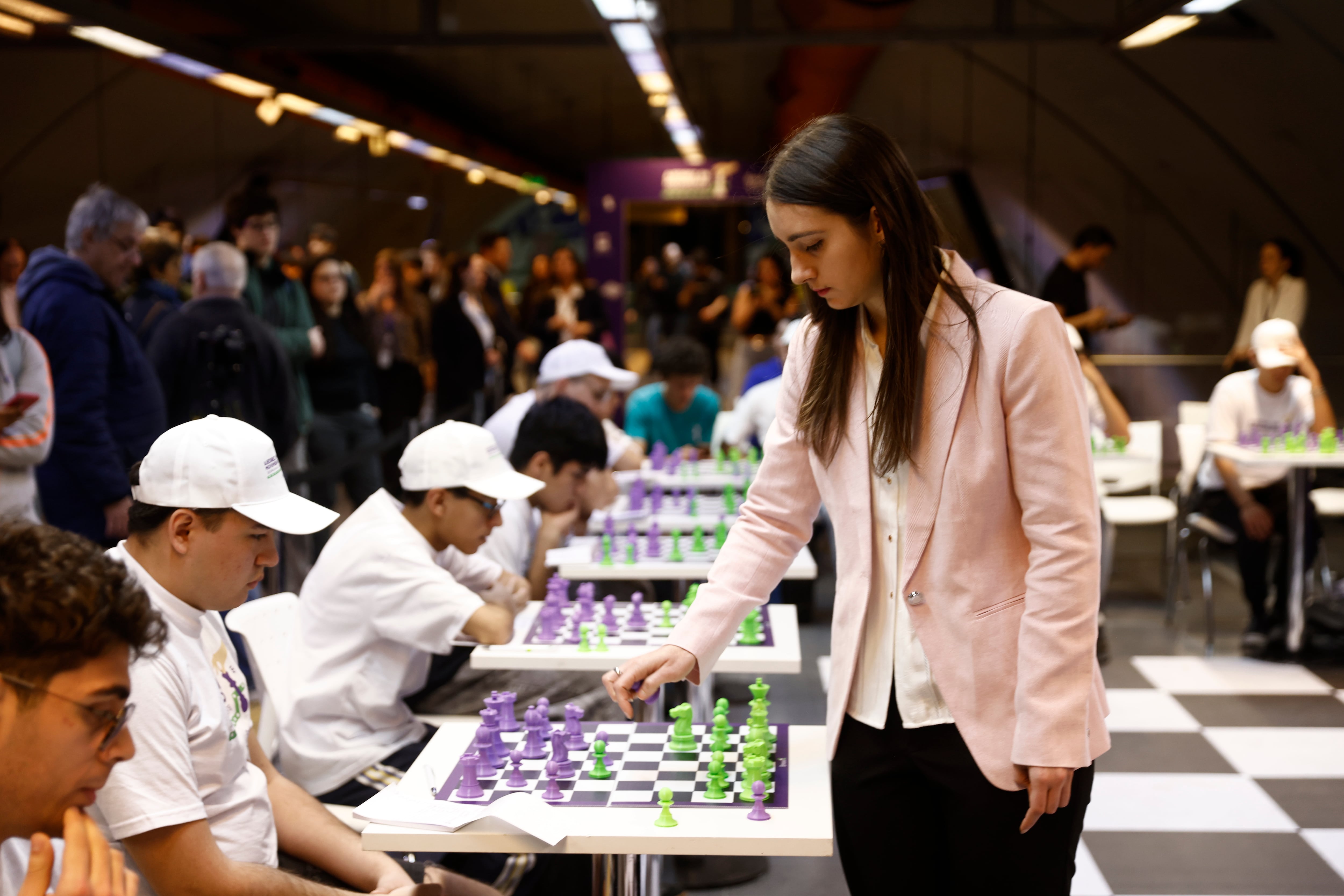 En pocos minutos, Candela eliminó a cuatro de los 10 finalistas a la Copa Emova, que se disputa en la estación Las Heras de la línea H del subte