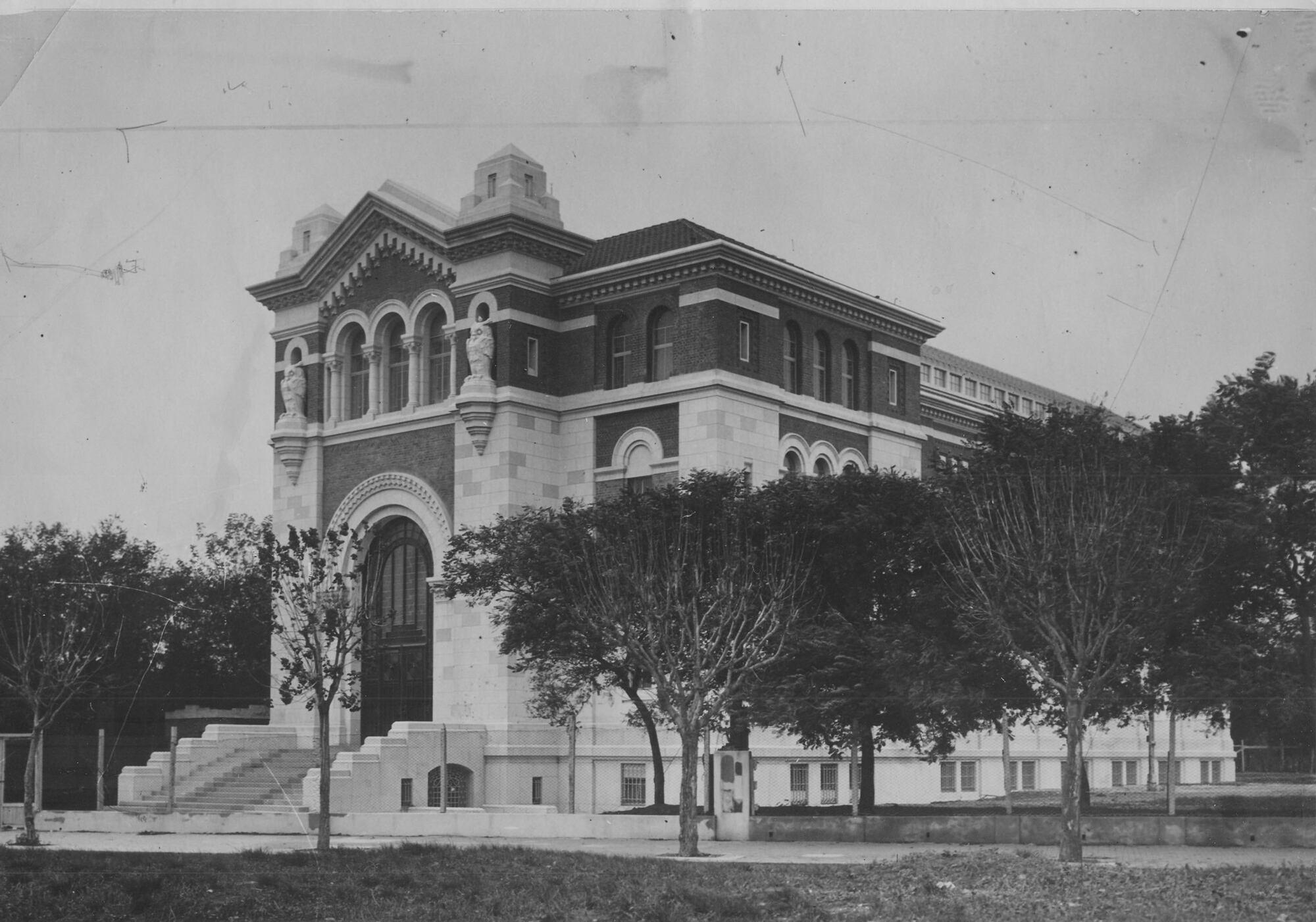 La sede del Museo de Ciencias Naturales Bernardino Rivadavia del Parque Centenario, al ser inaugurada en 1946