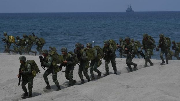 Tanto el Día de los Caídos como el Día de los Veteranos celebran a las Fuerzas Armadas