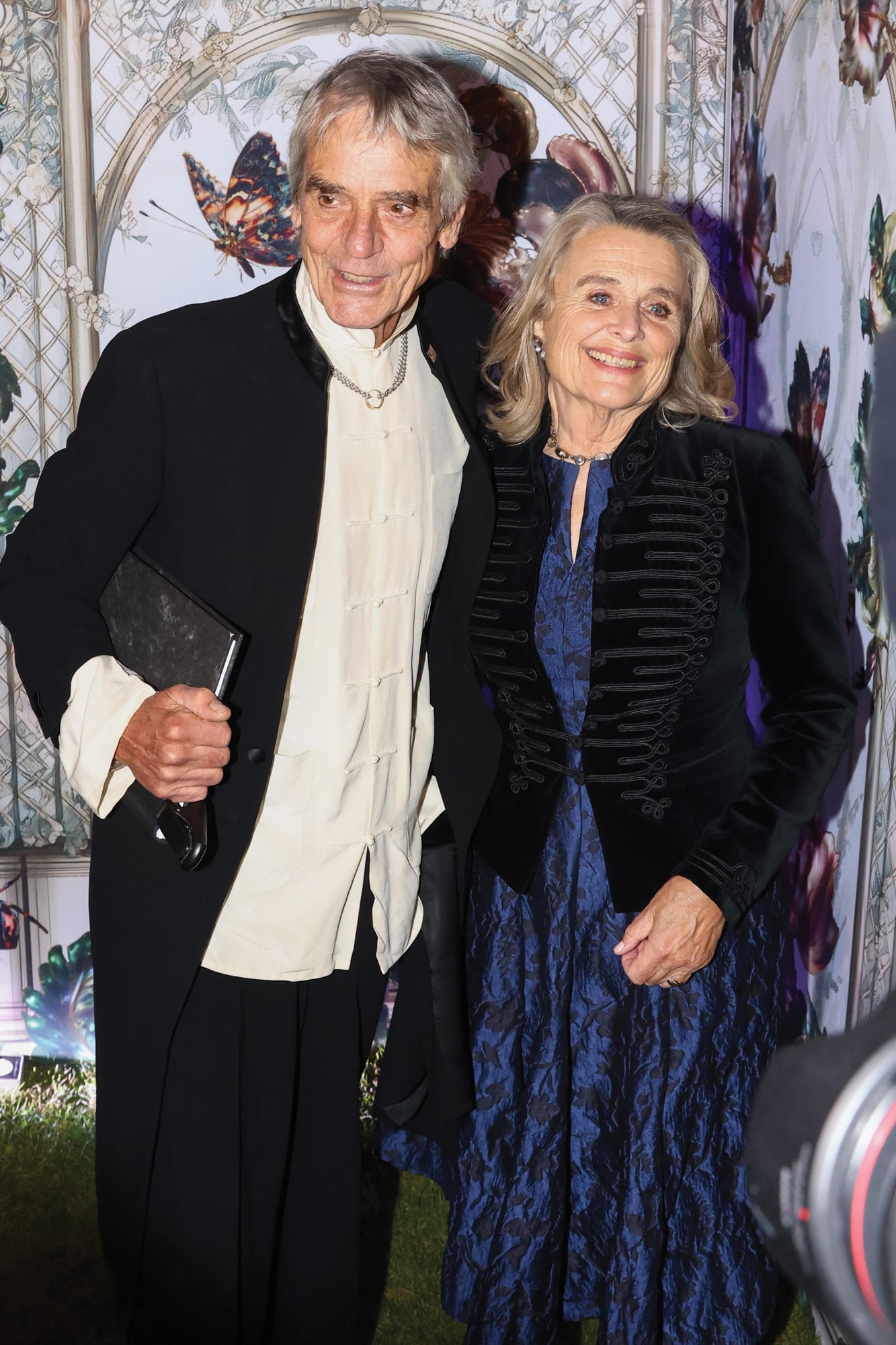 Jeremy y
su mujer, la actriz irlandesa Sinéad Cusack,
quienes también son padres de Samuel