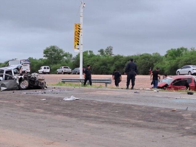 Cinco muertos y tres heridos graves en un brutal choque frontal en la Ruta 9