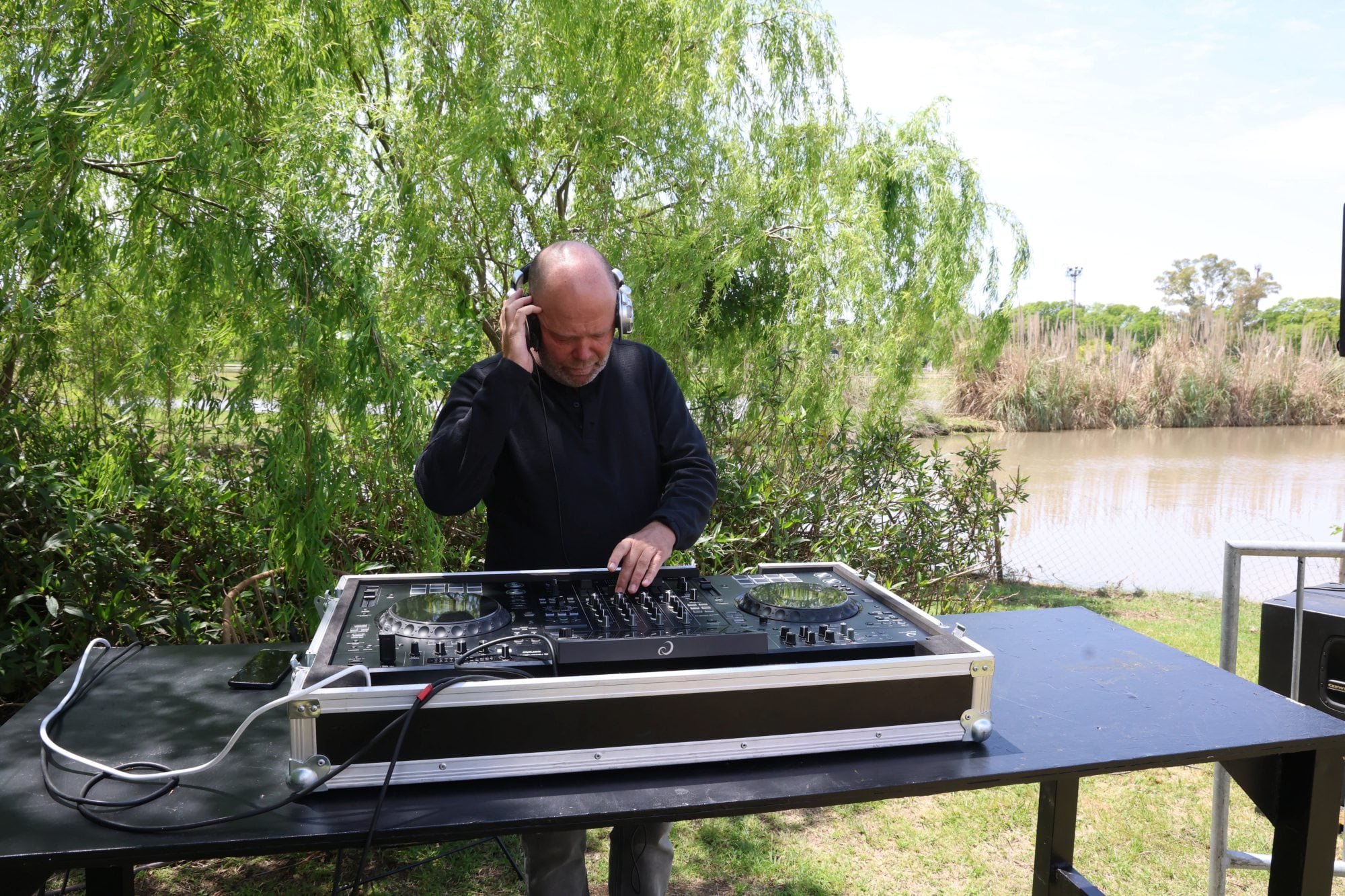 DJ. Jaroc (José Arocena) fue el encargado de musicalizar el espacio chill, uno de los más concurridos en el Bienestar Fest