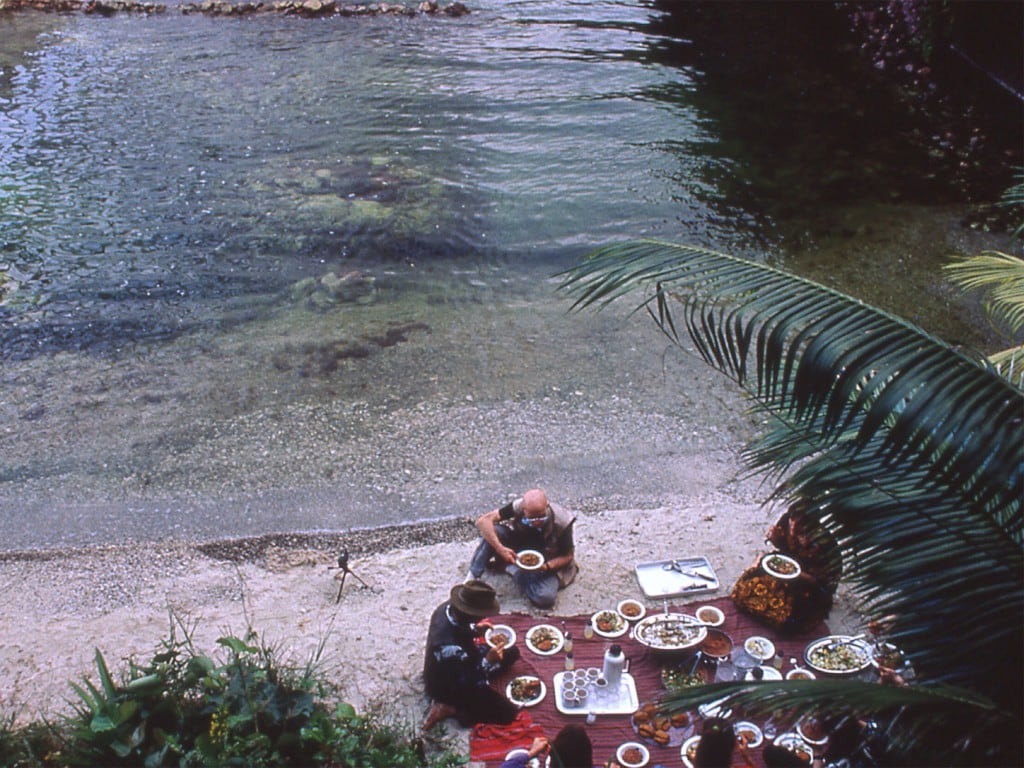 Picnic en la pequeña playa de Biósfera 2