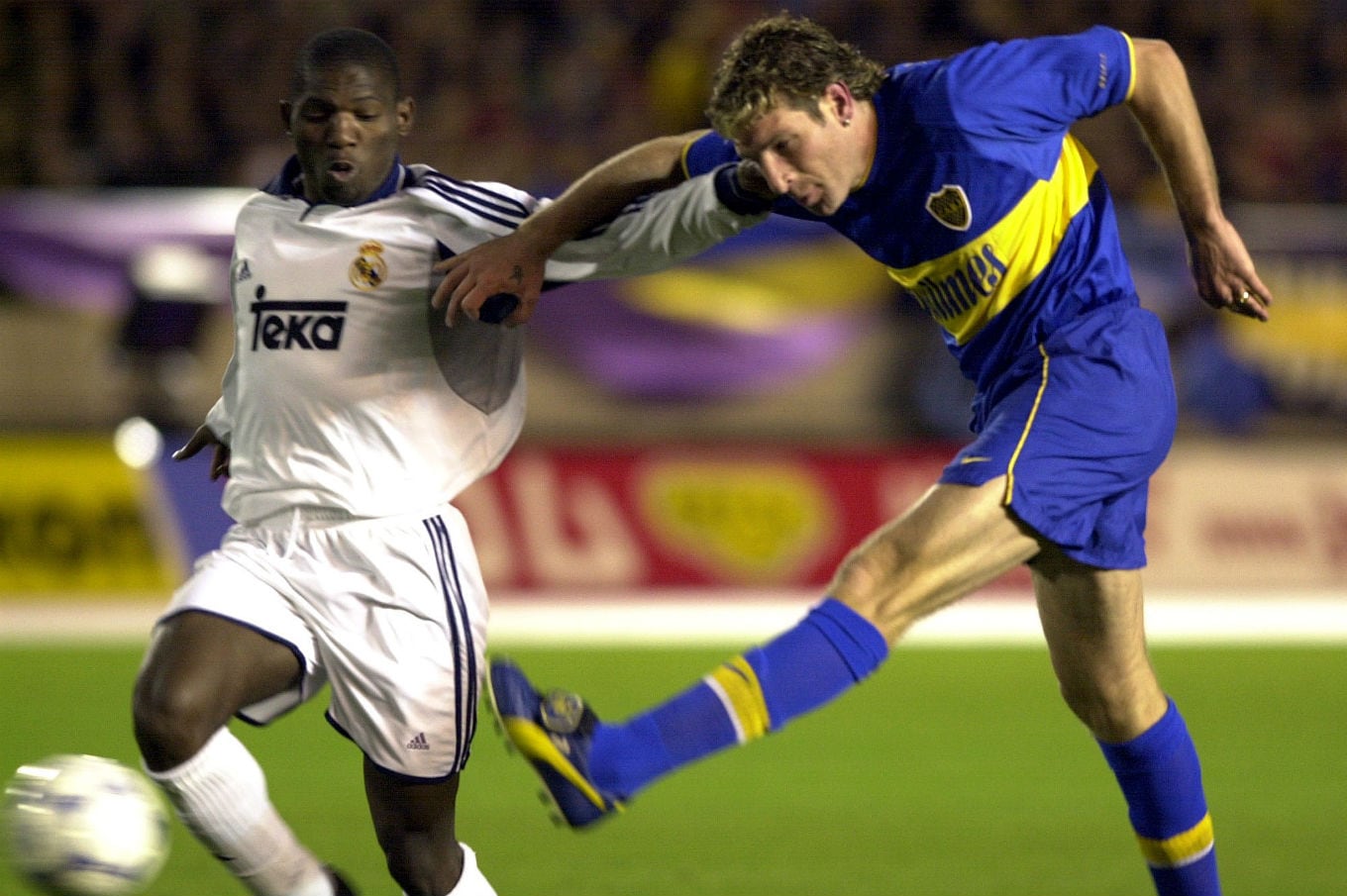 Martín Palermo remata cruzado y anota el 2-0 parcial de Boca ante Real Madrid en Japón